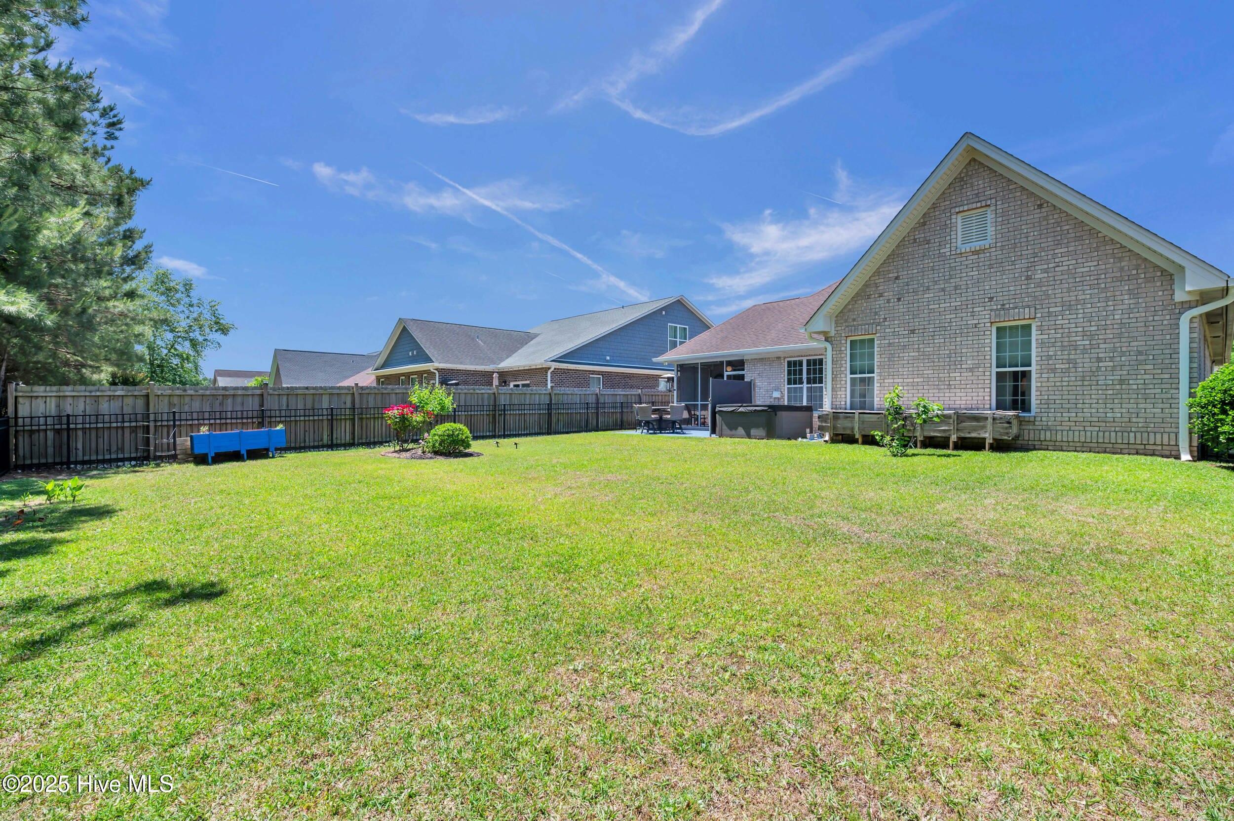 100506043 | Photo 62