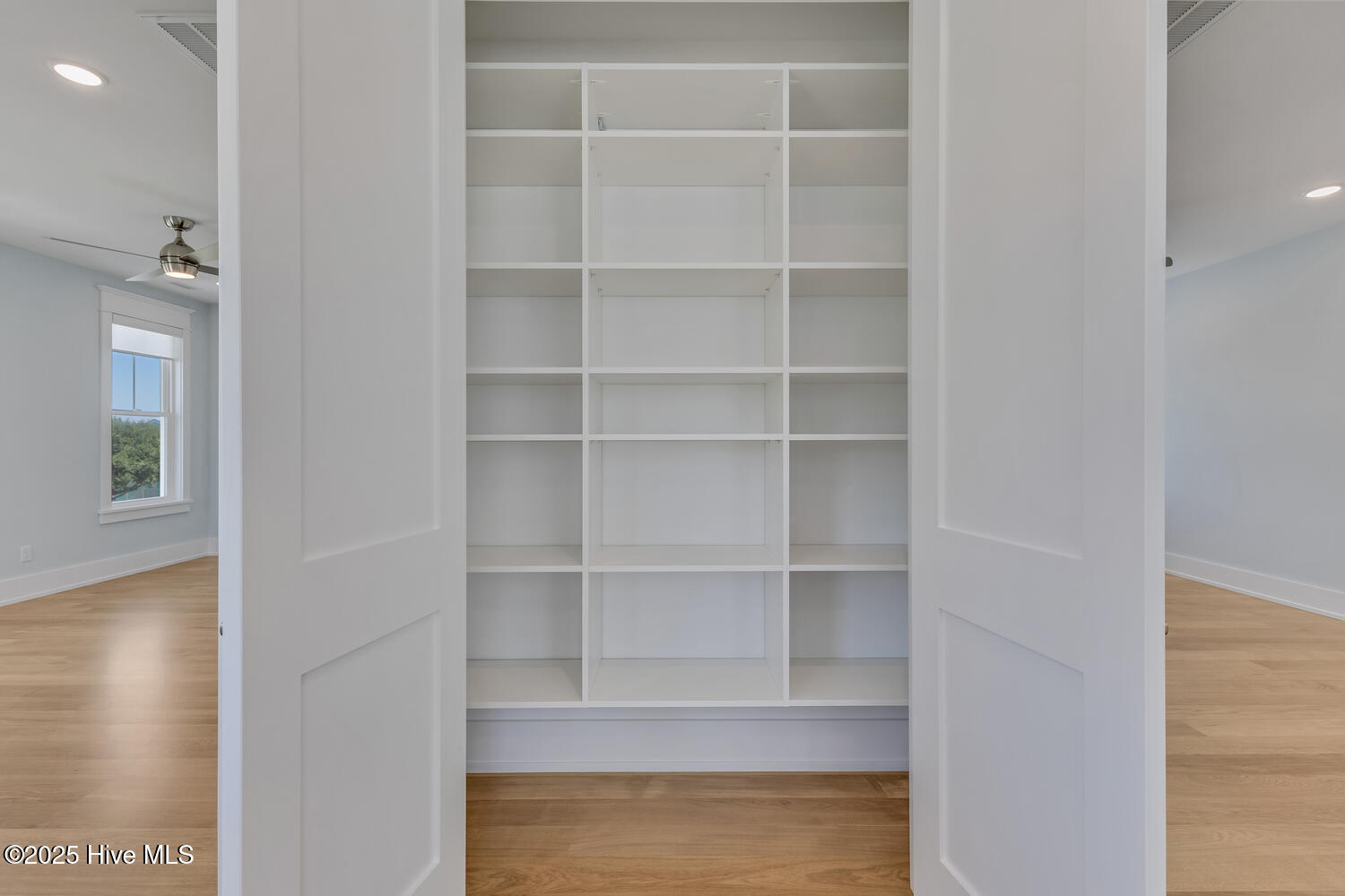 100537523 | Photo 26