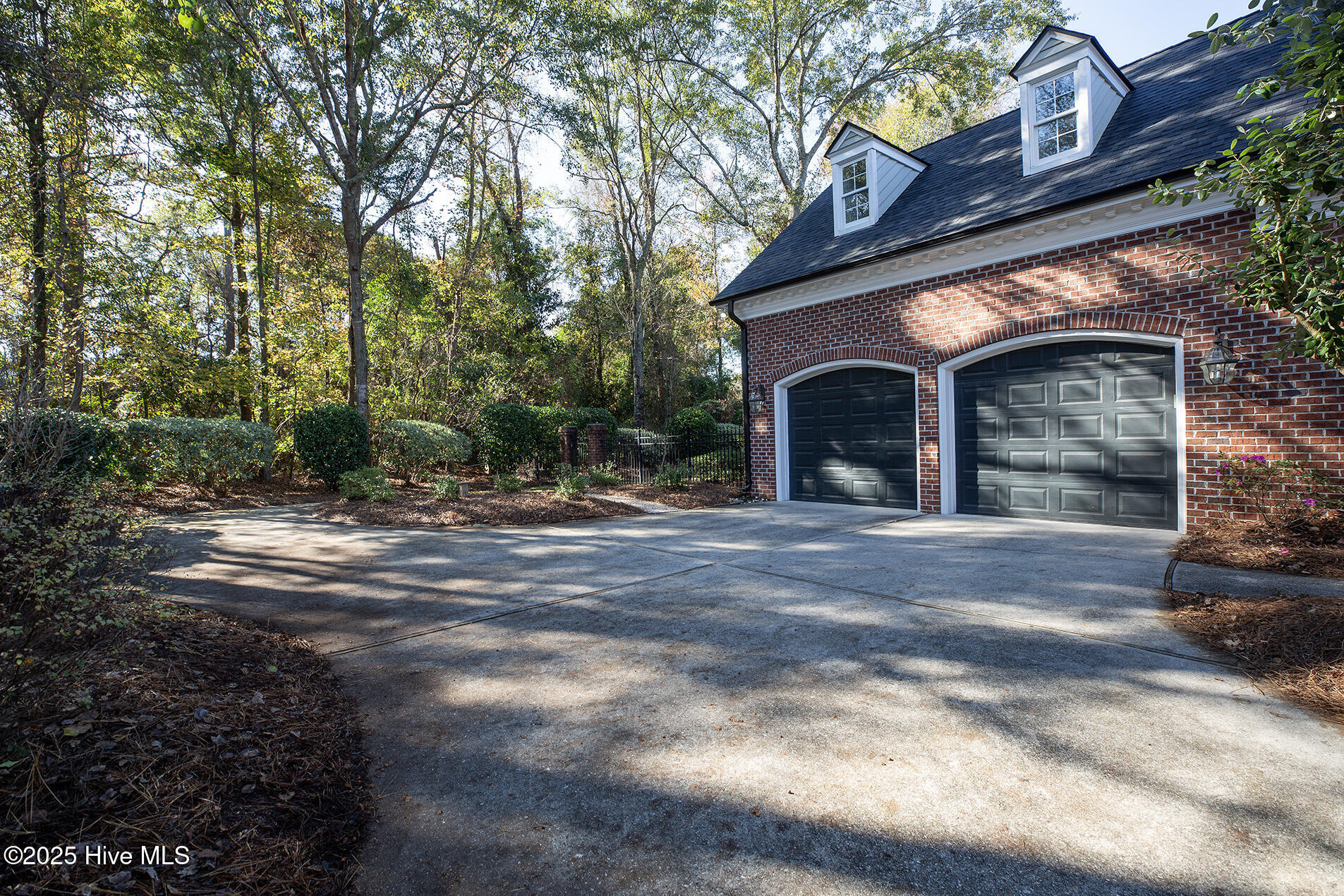 100545737 | Photo 77