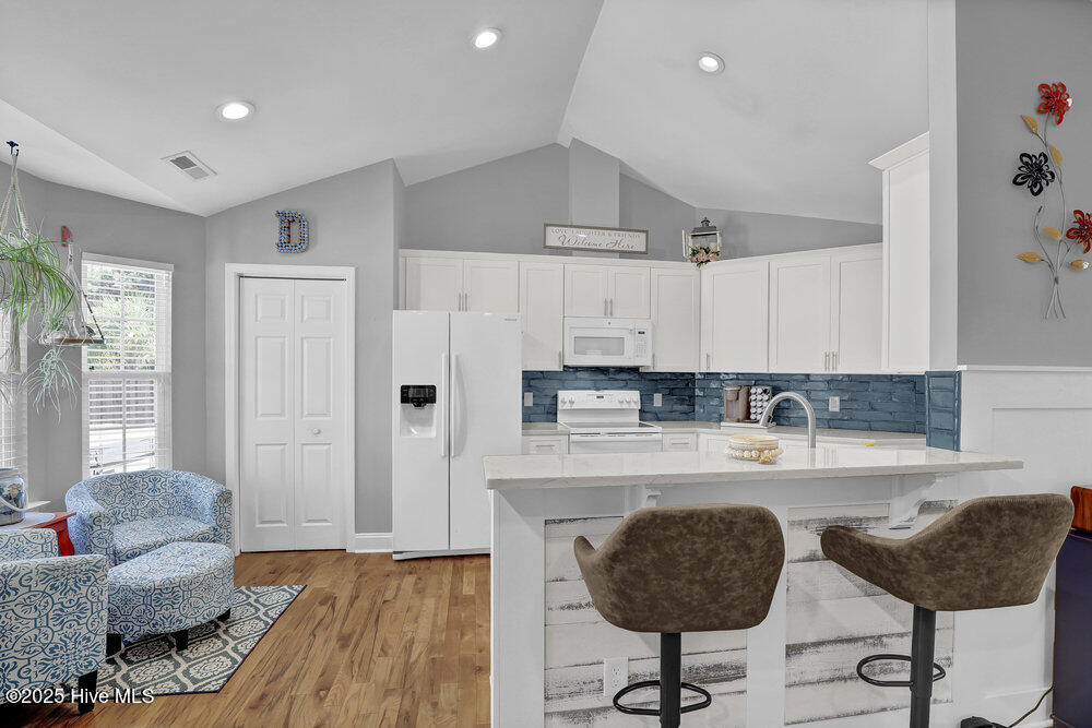 100548530 | Photo 14