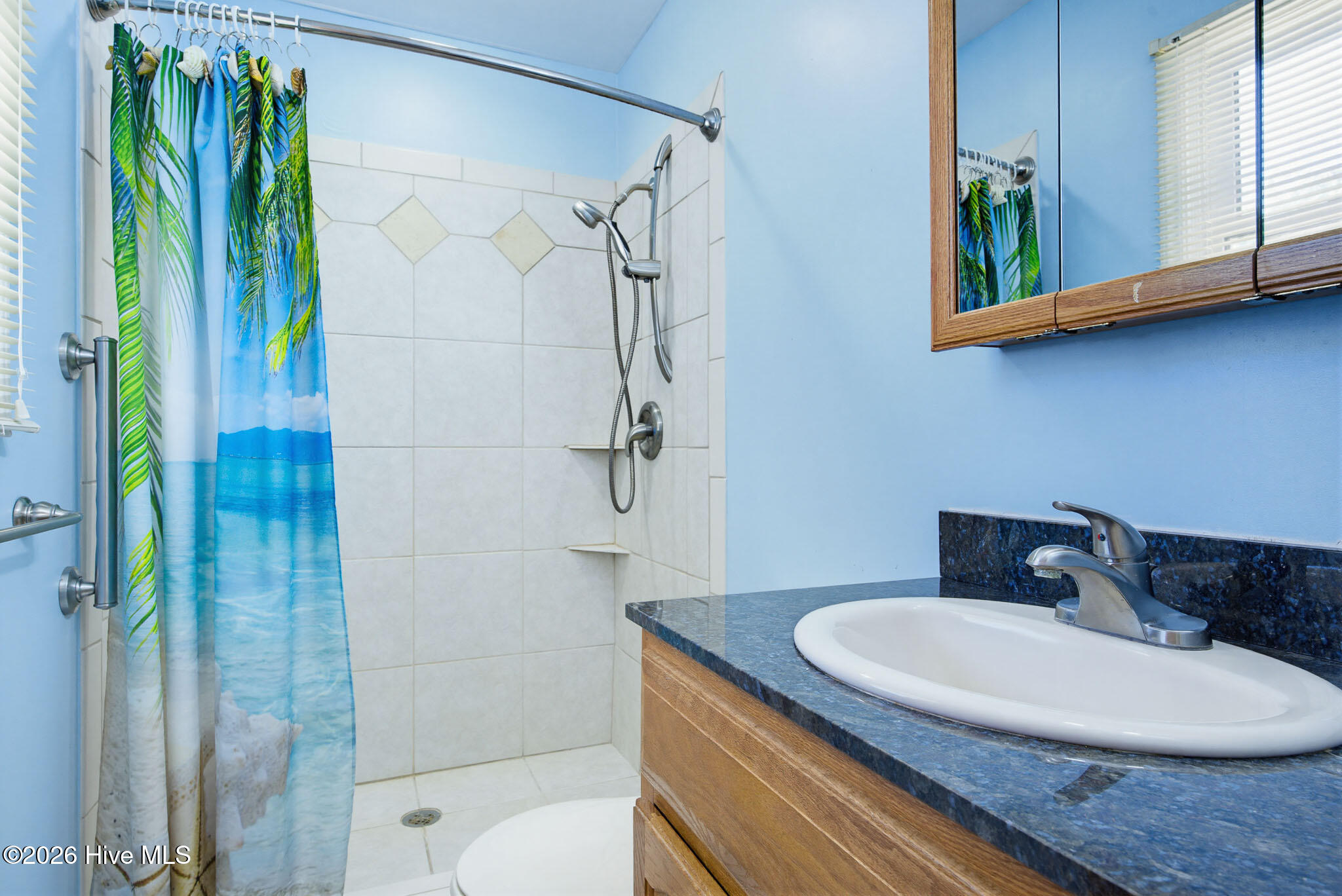 100568983 | Photo 48