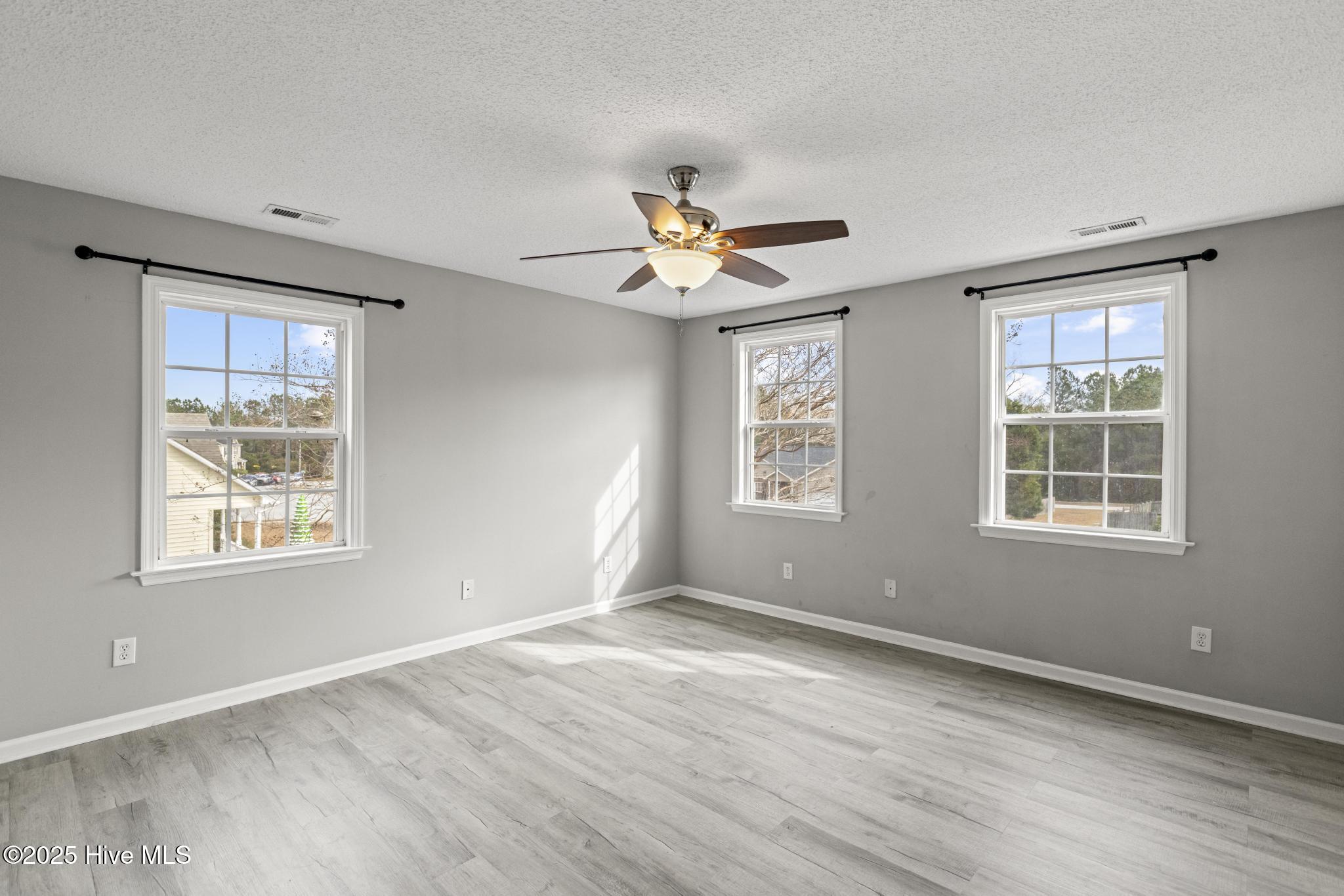 100545087 | Photo 27