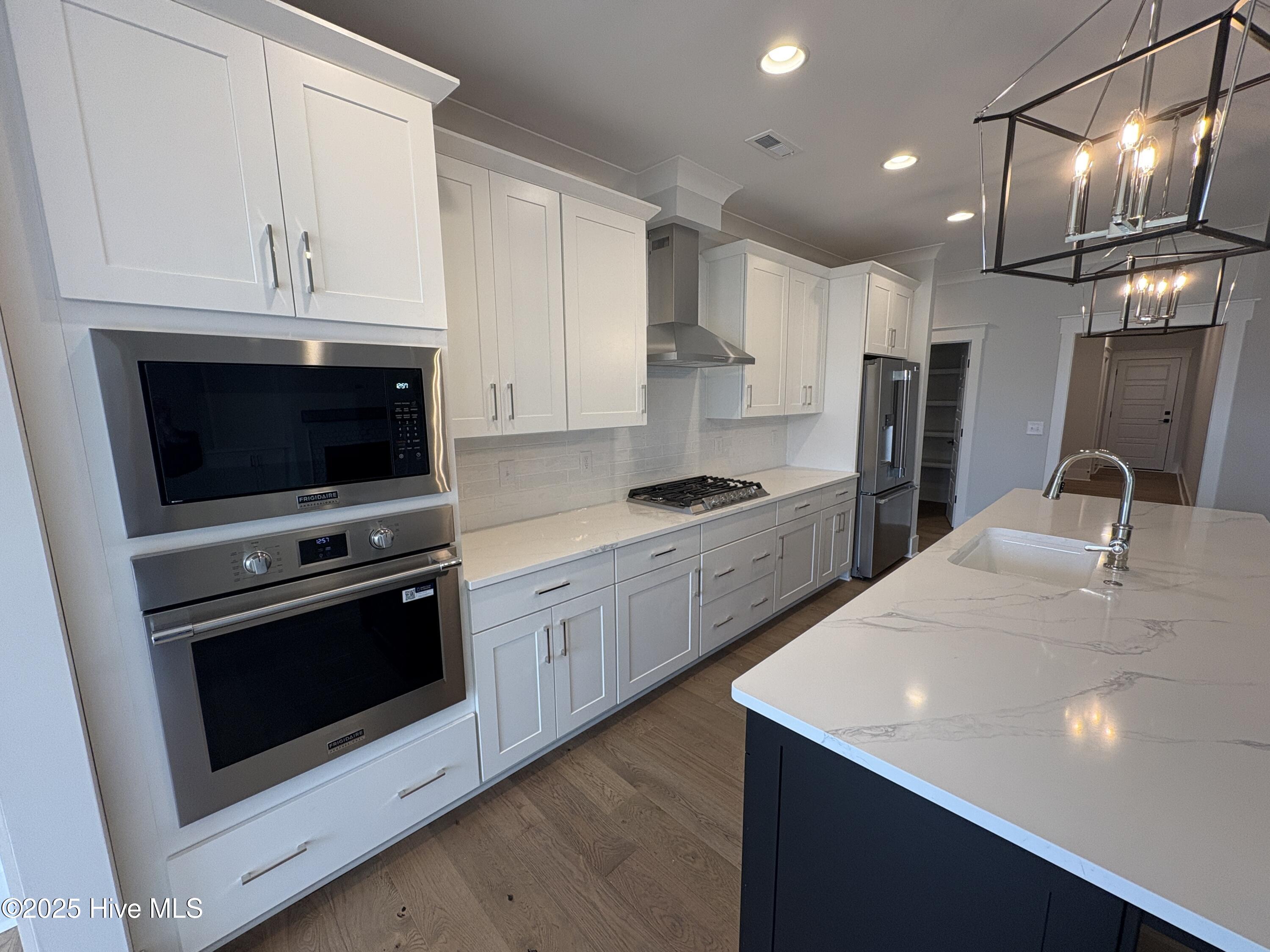 100521777 | Photo 16