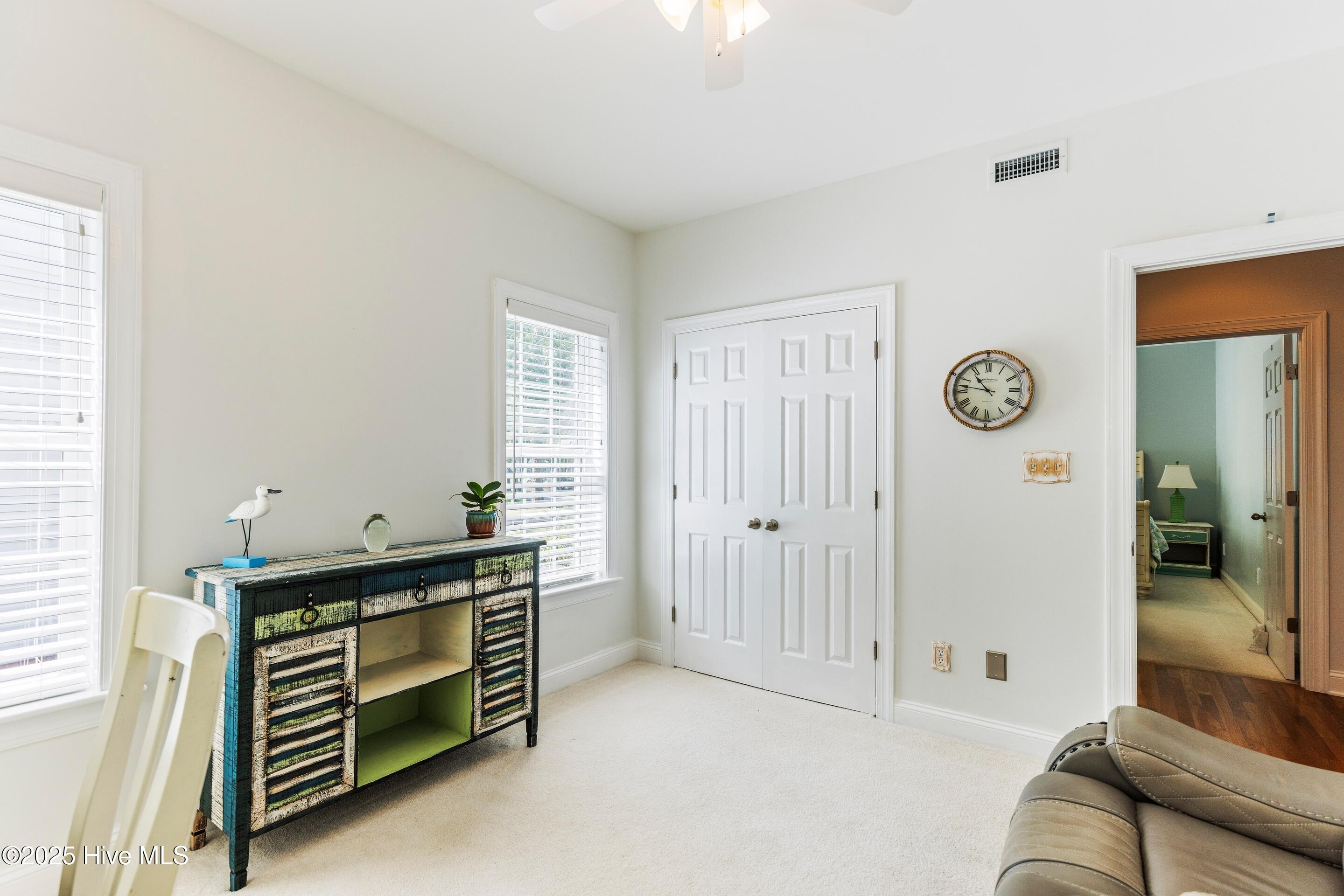 100536475 | Photo 42