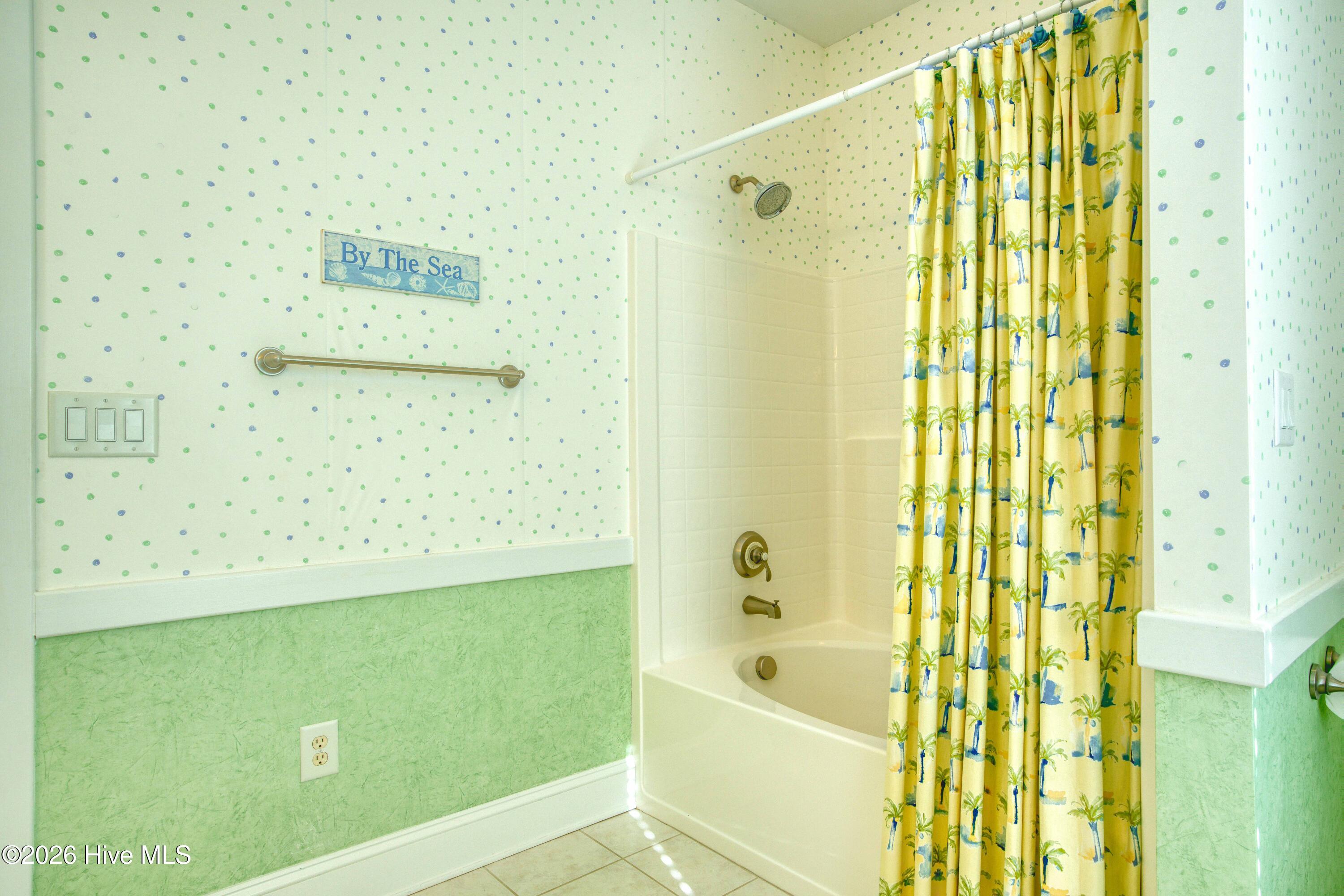 100549111 | Photo 52