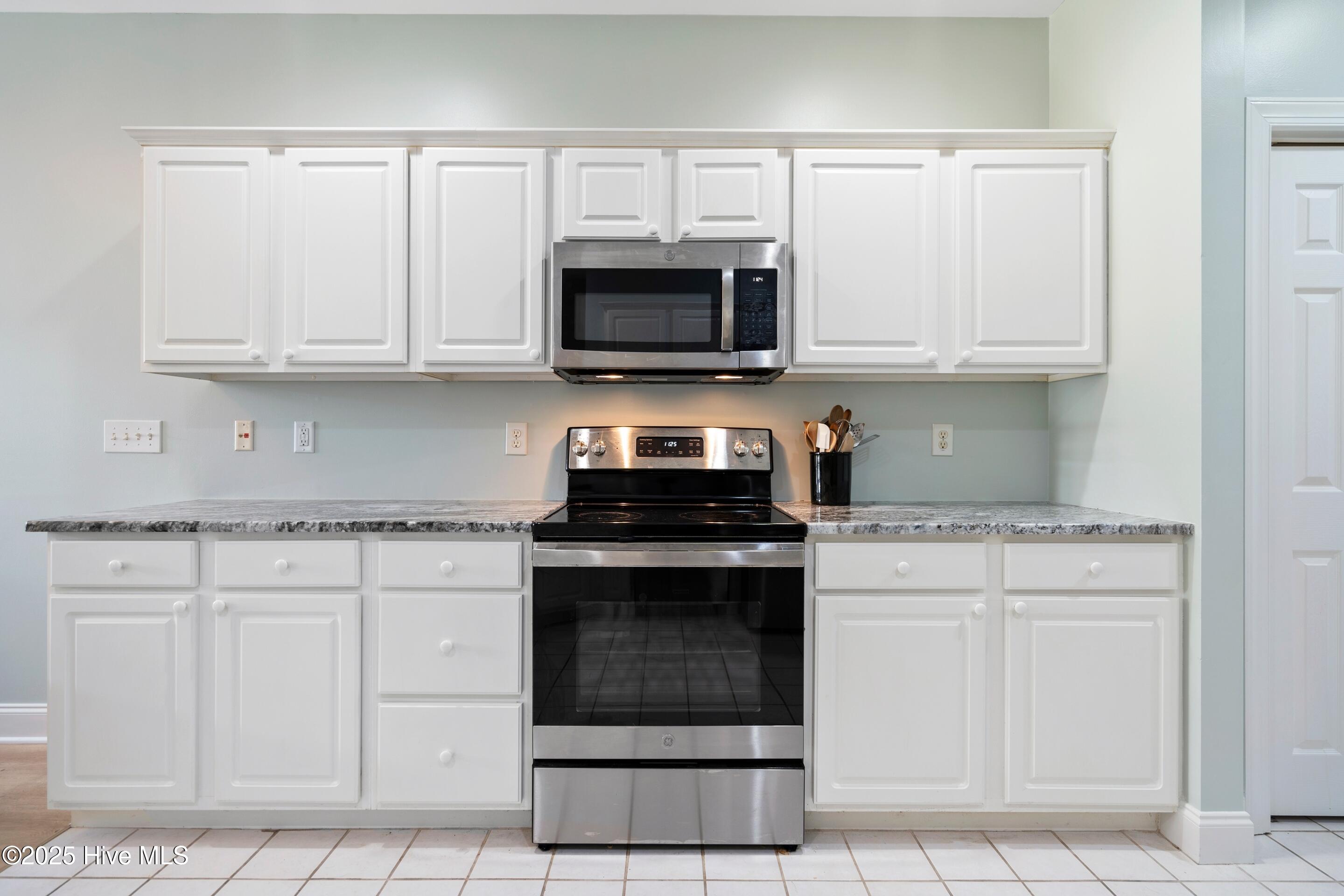 100534079 | Photo 14