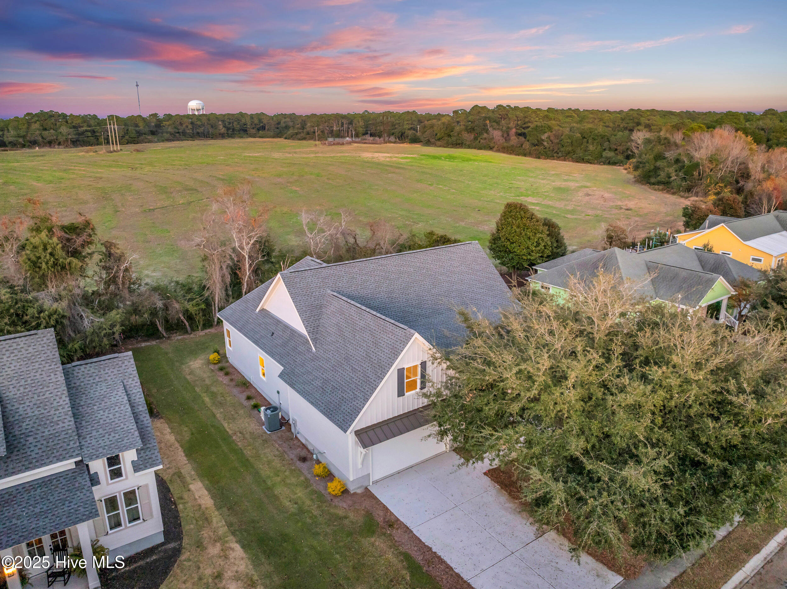 100542889 | Photo 63