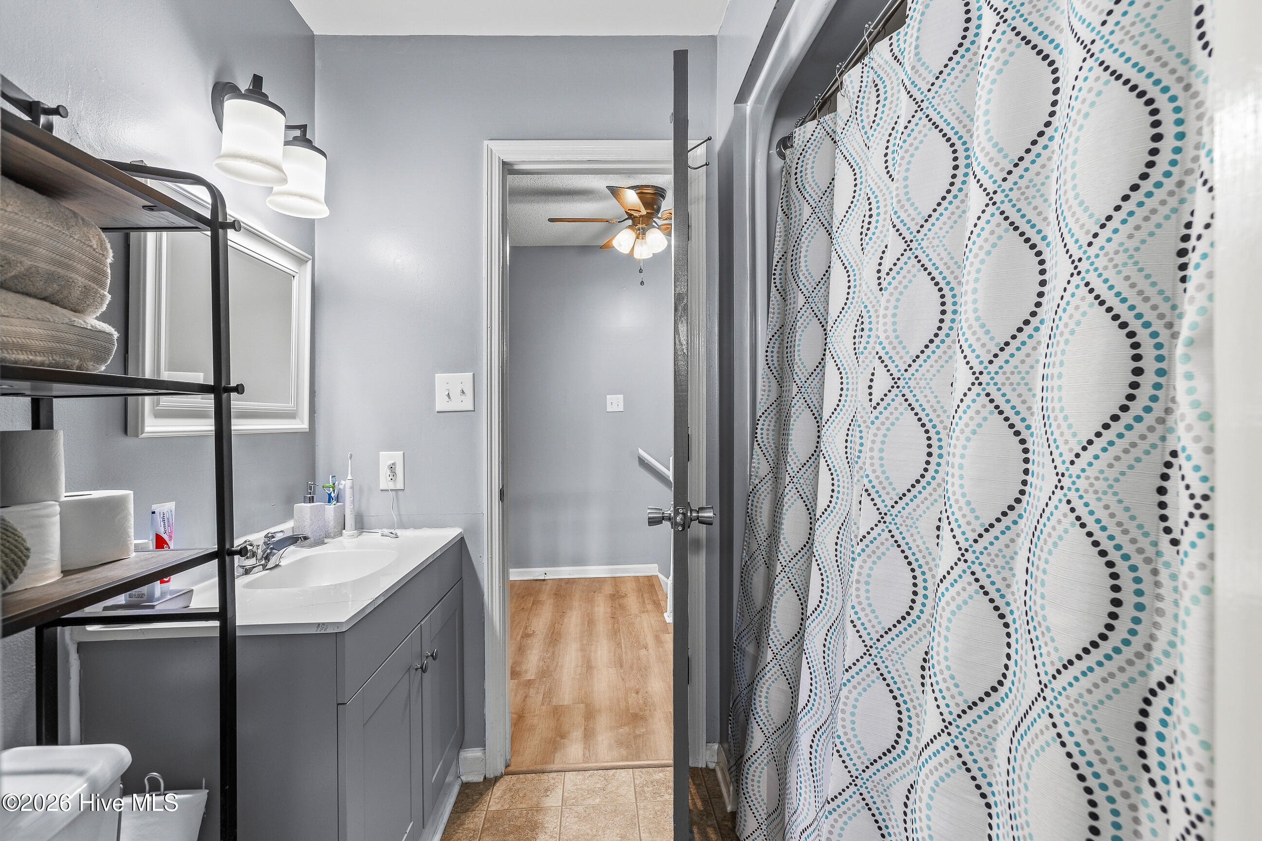 100563342 | Photo 21