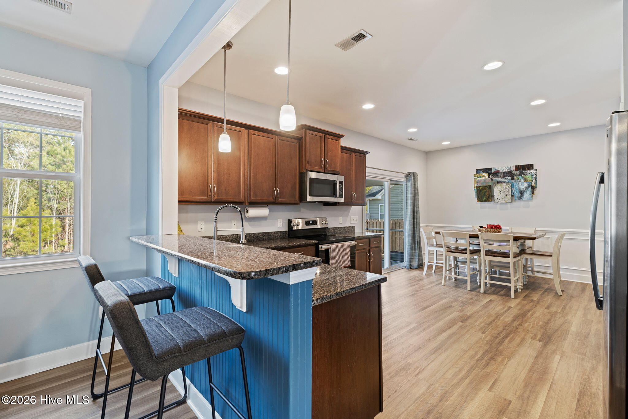 100550782 | Photo 16