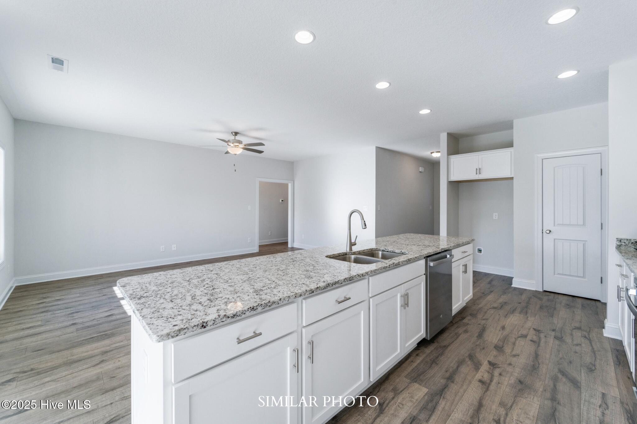 100545483 | Photo 16