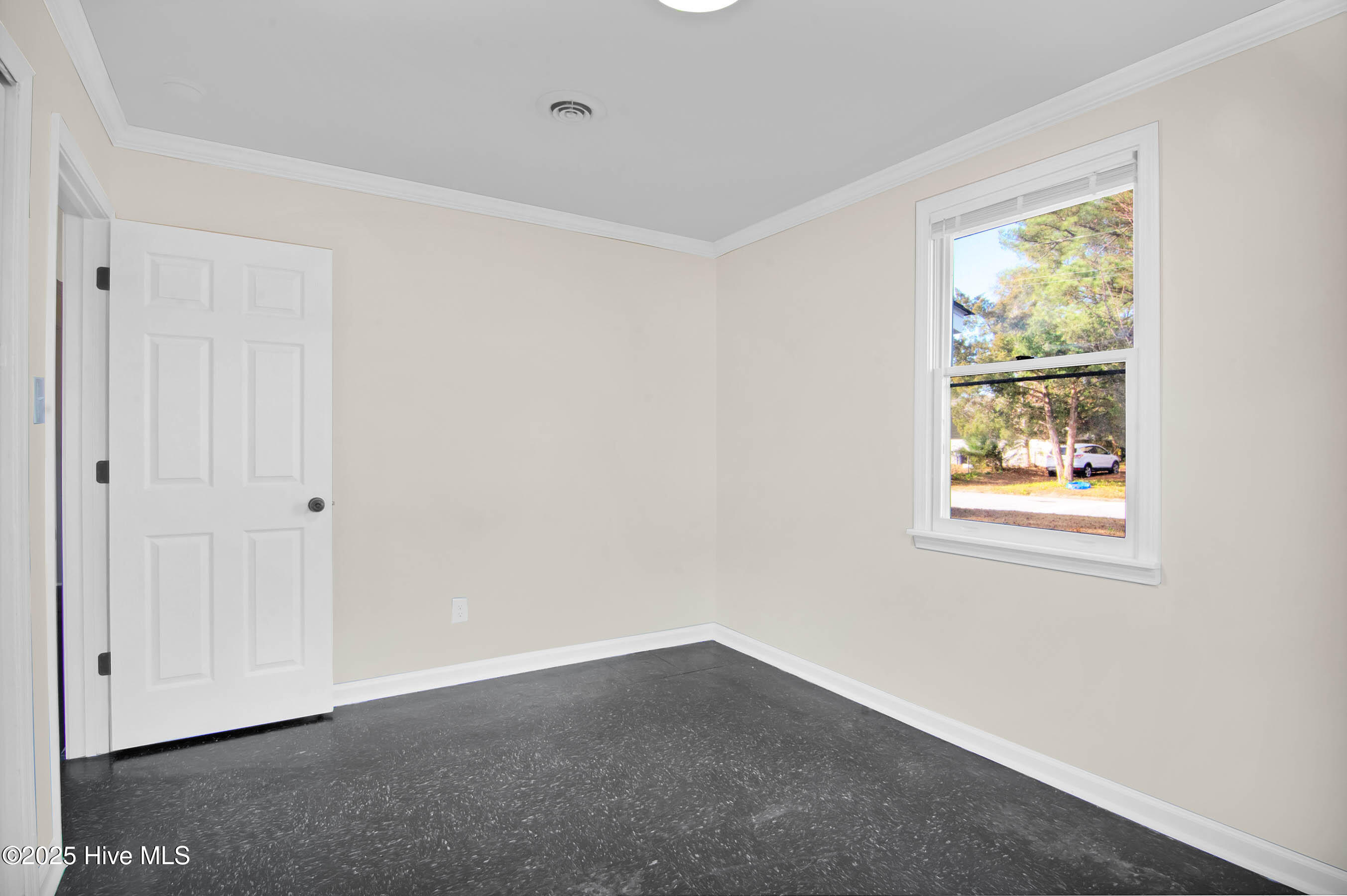 100545964 | Photo 12