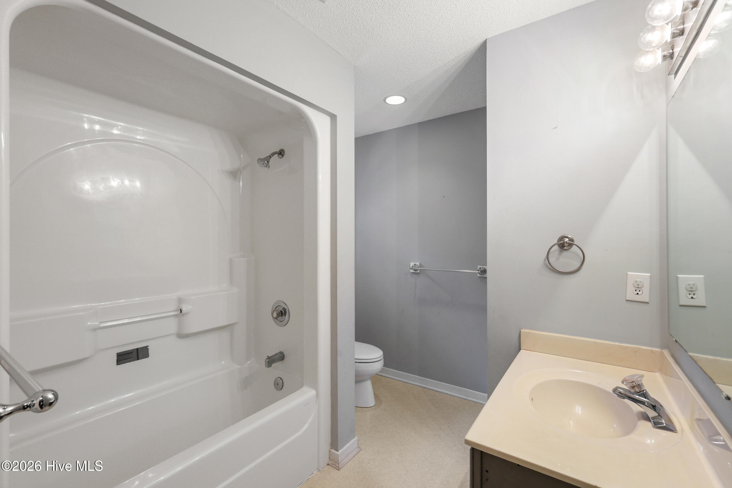 100569768 | Photo 30