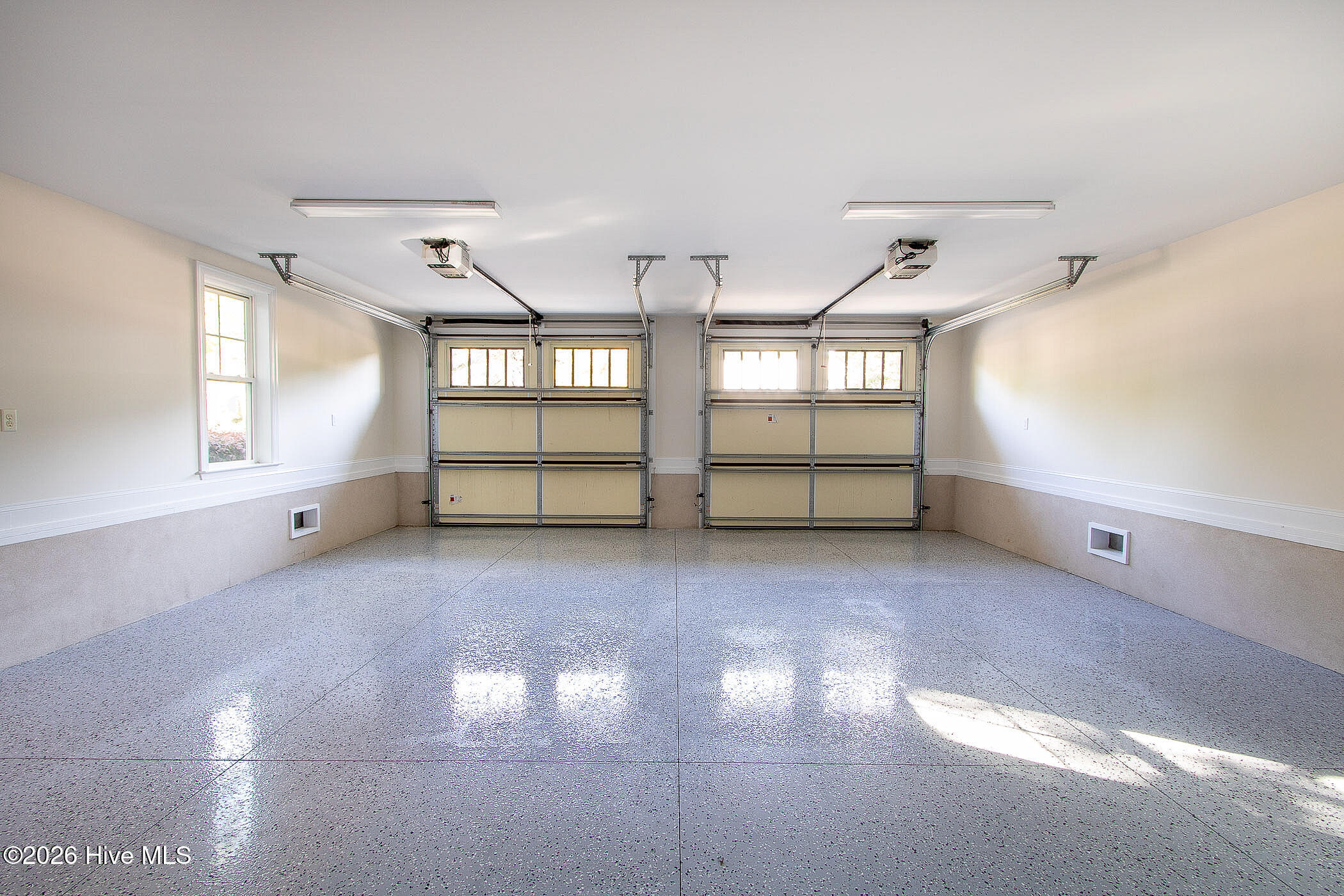 100568588 | Photo 15