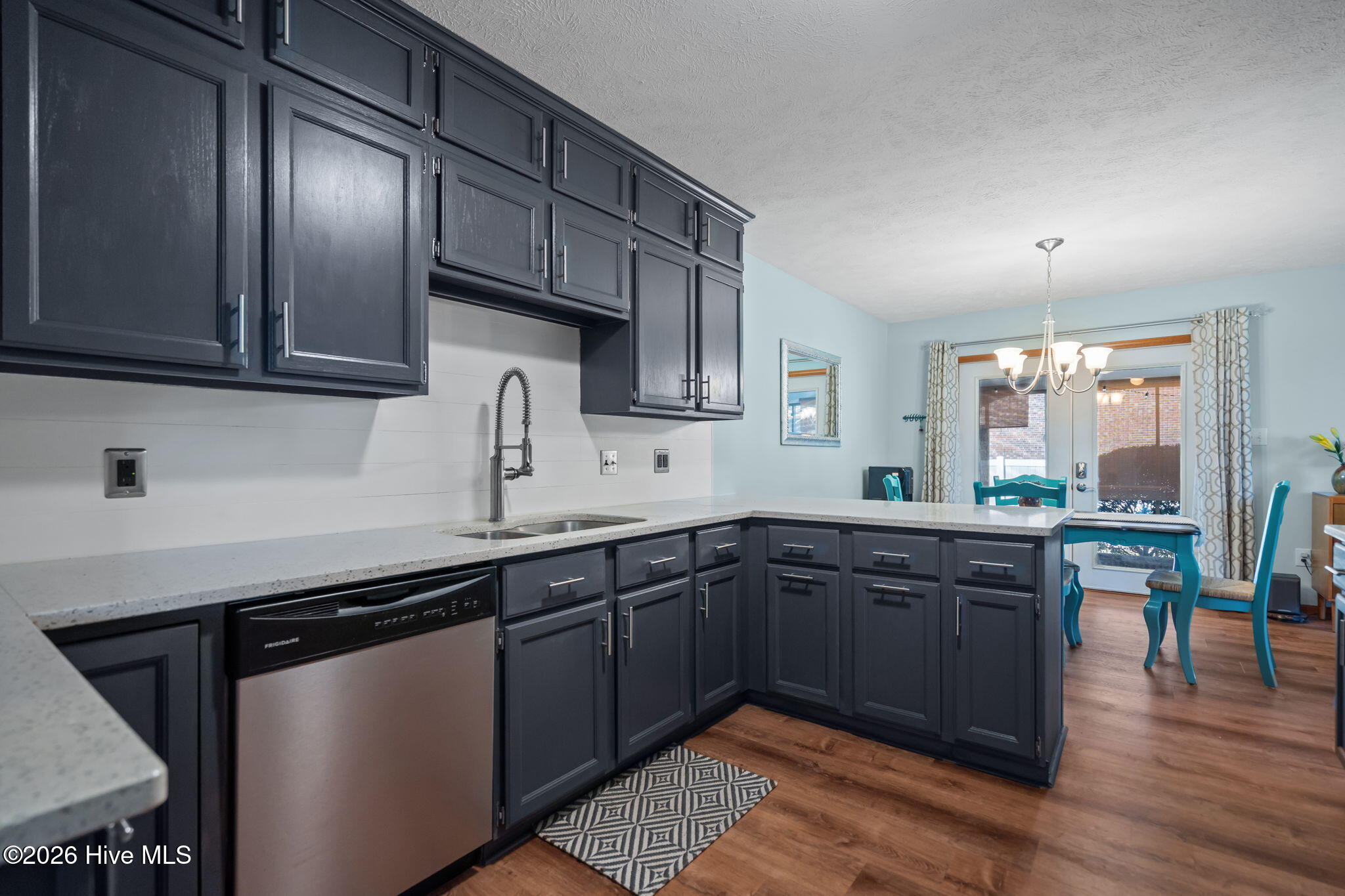 100569191 | Photo 17