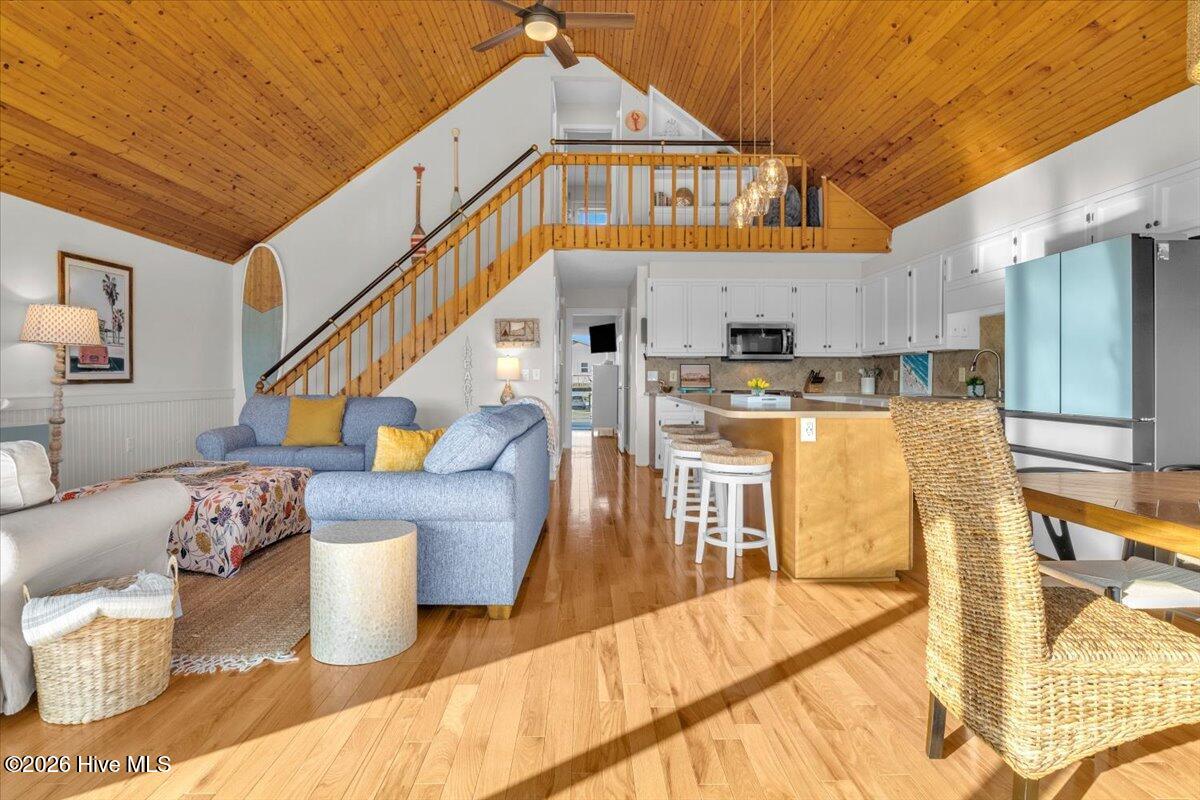 100559850 | Photo 18