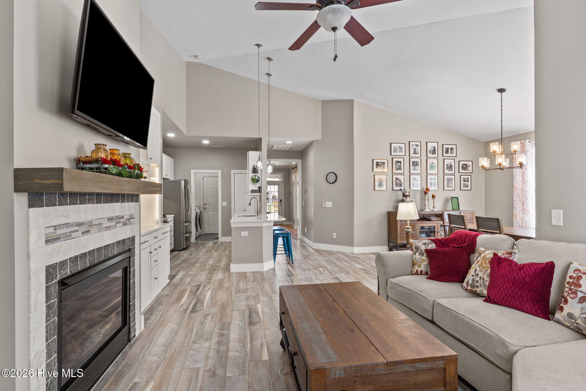 100562744 | Photo 16