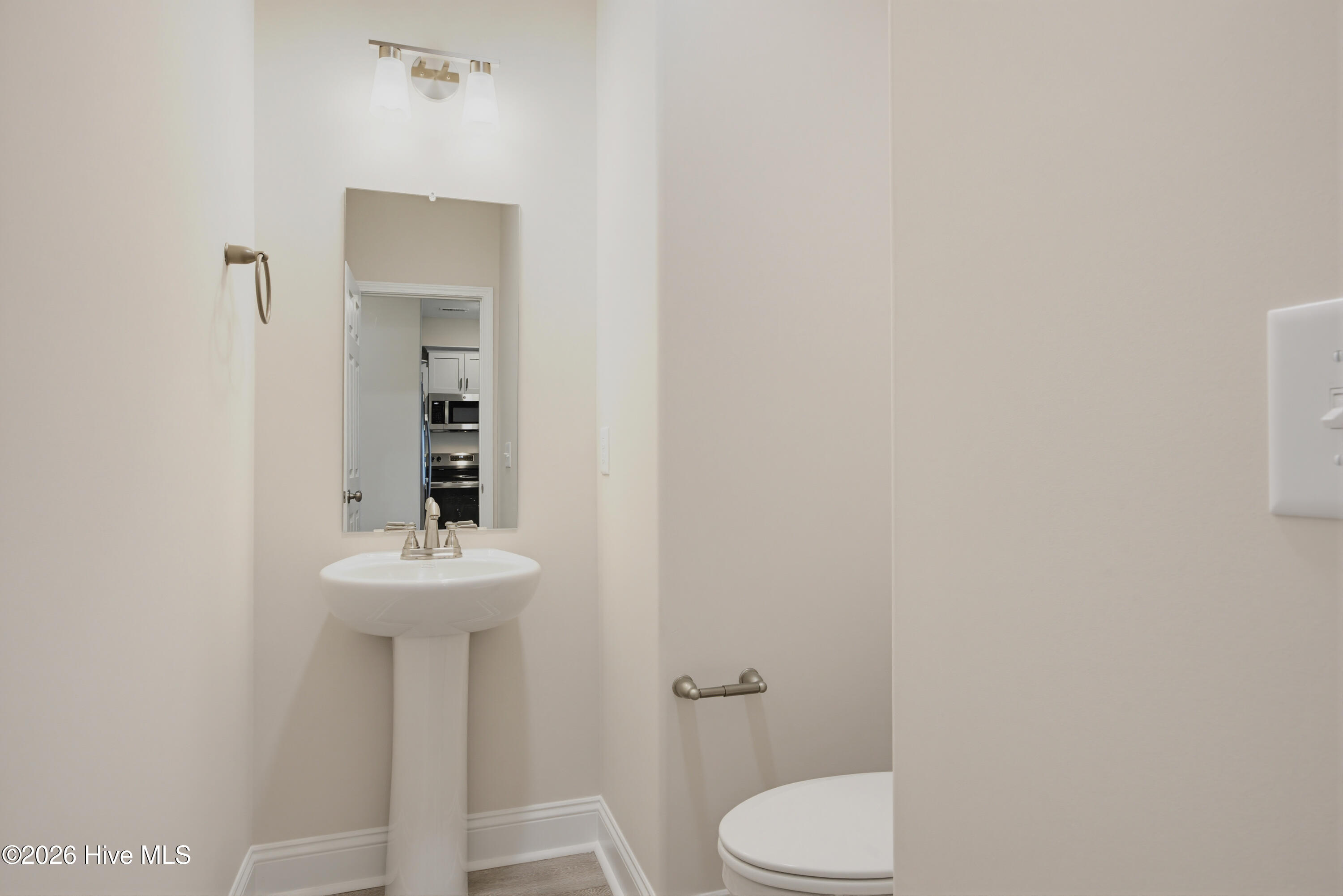 100567260 | Photo 16