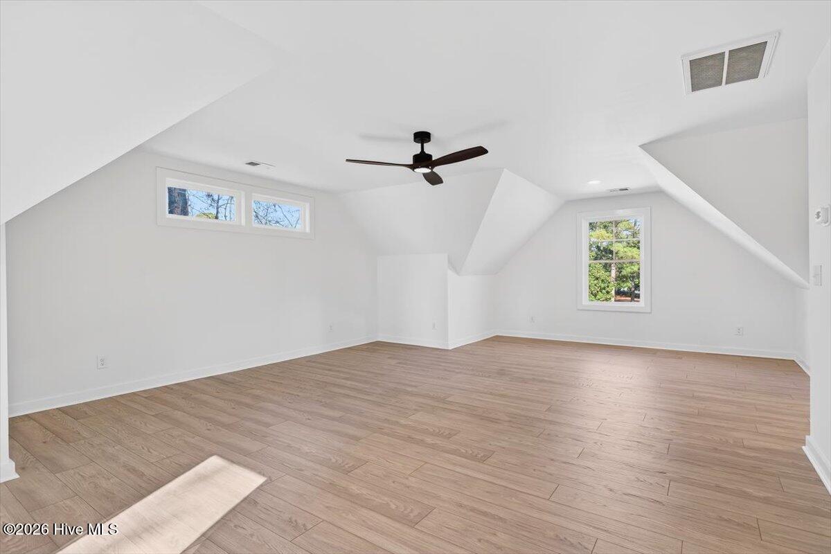 100508679 | Photo 28