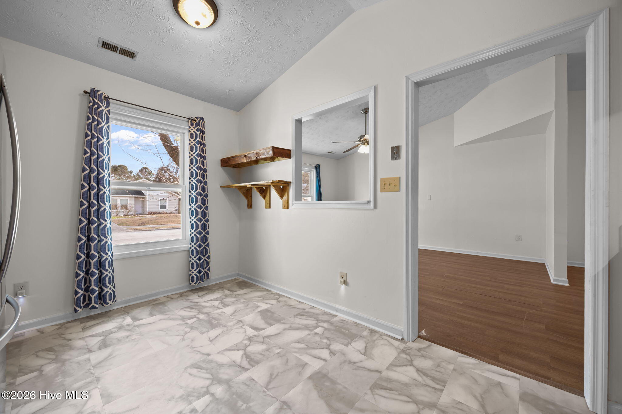 100550938 | Photo 13