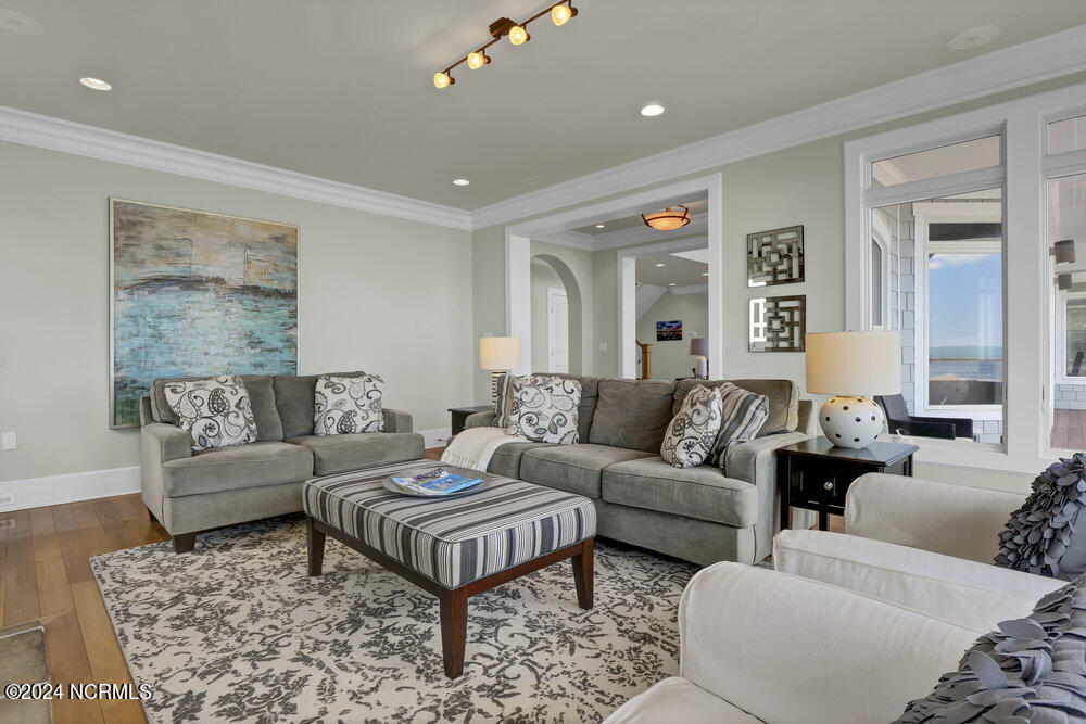 100498351 | Photo 12