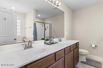 100570281 | Photo 15