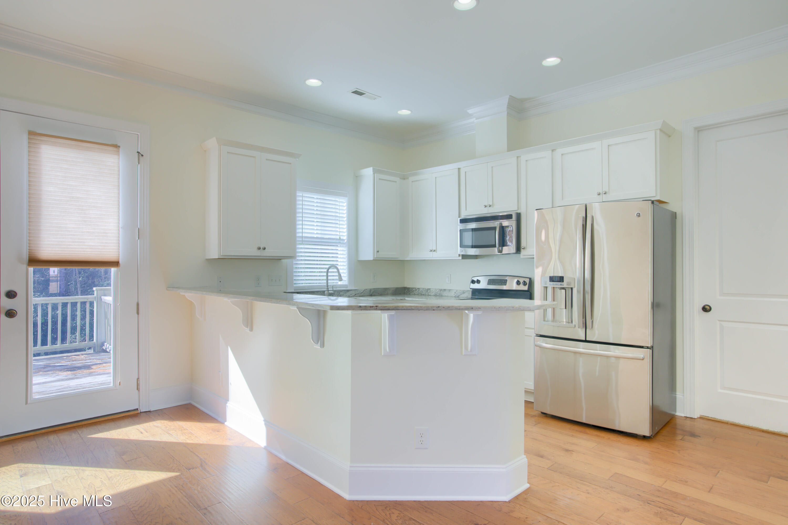 100545720 | Photo 11