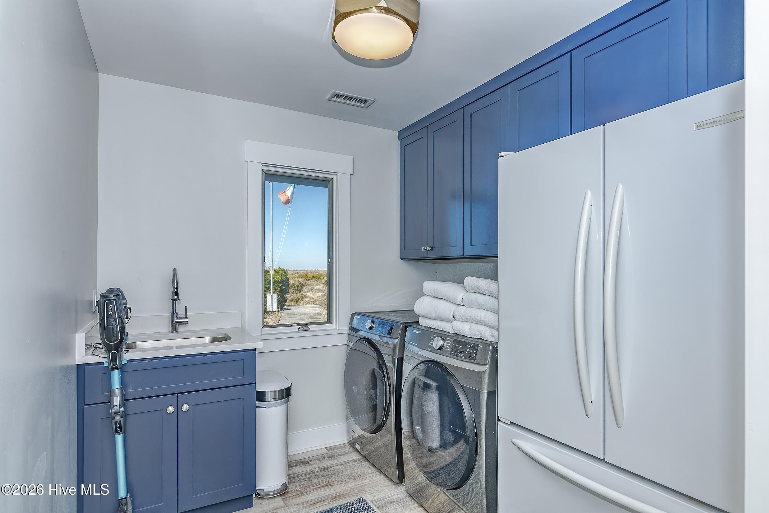 100560271 | Photo 22