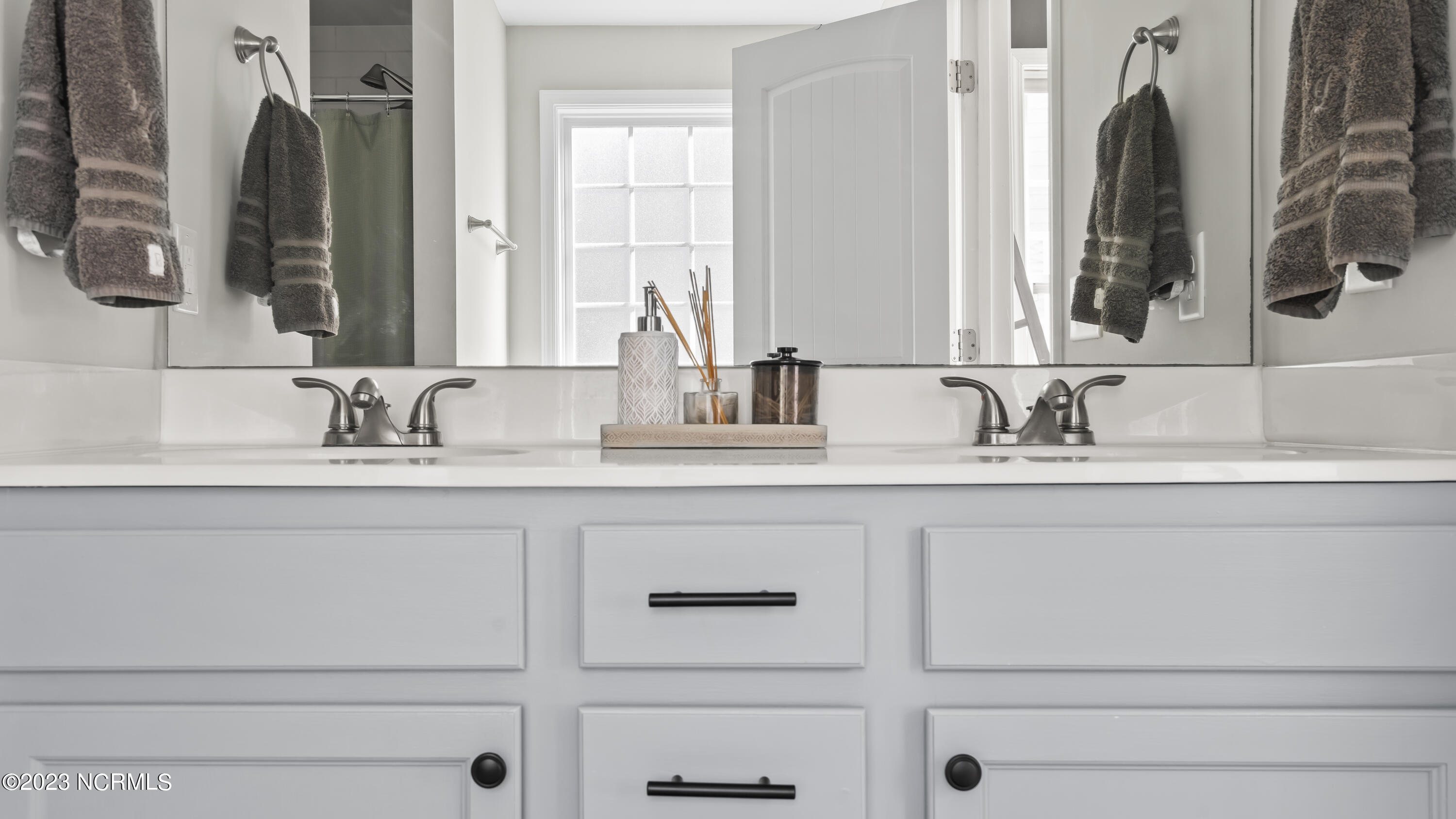 100563607 | Photo 29