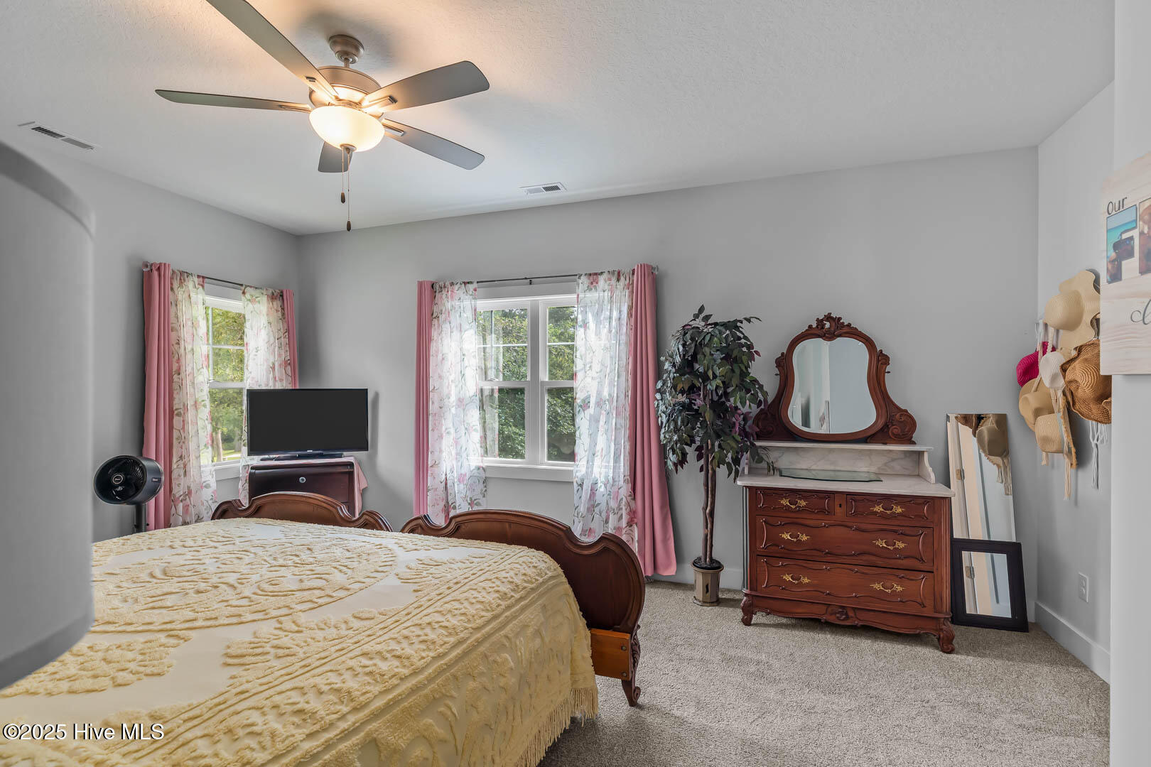 100544097 | Photo 36