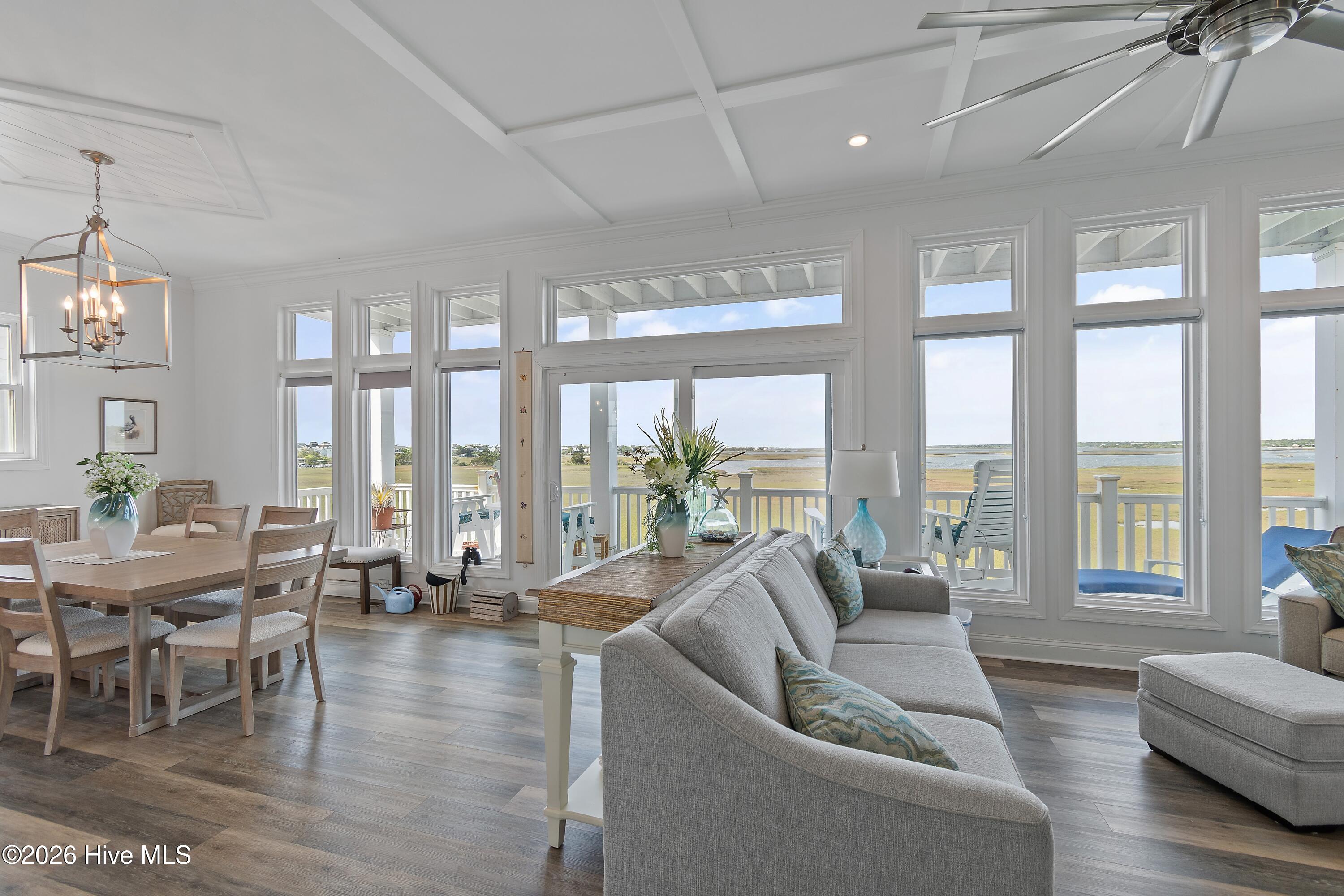 100569393 | Photo 17