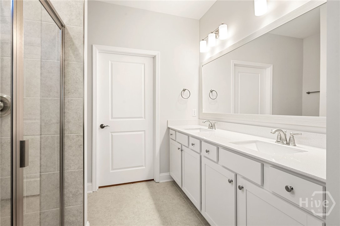 Pictures, photographs, colors, features, and sizes are for illustration purposes only and will vary from the homes as built.