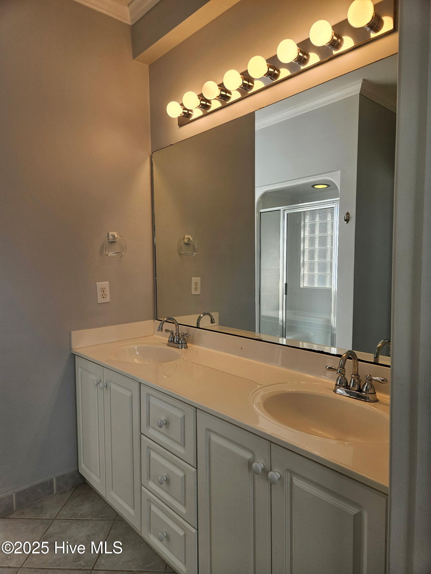 100532583 | Photo 25