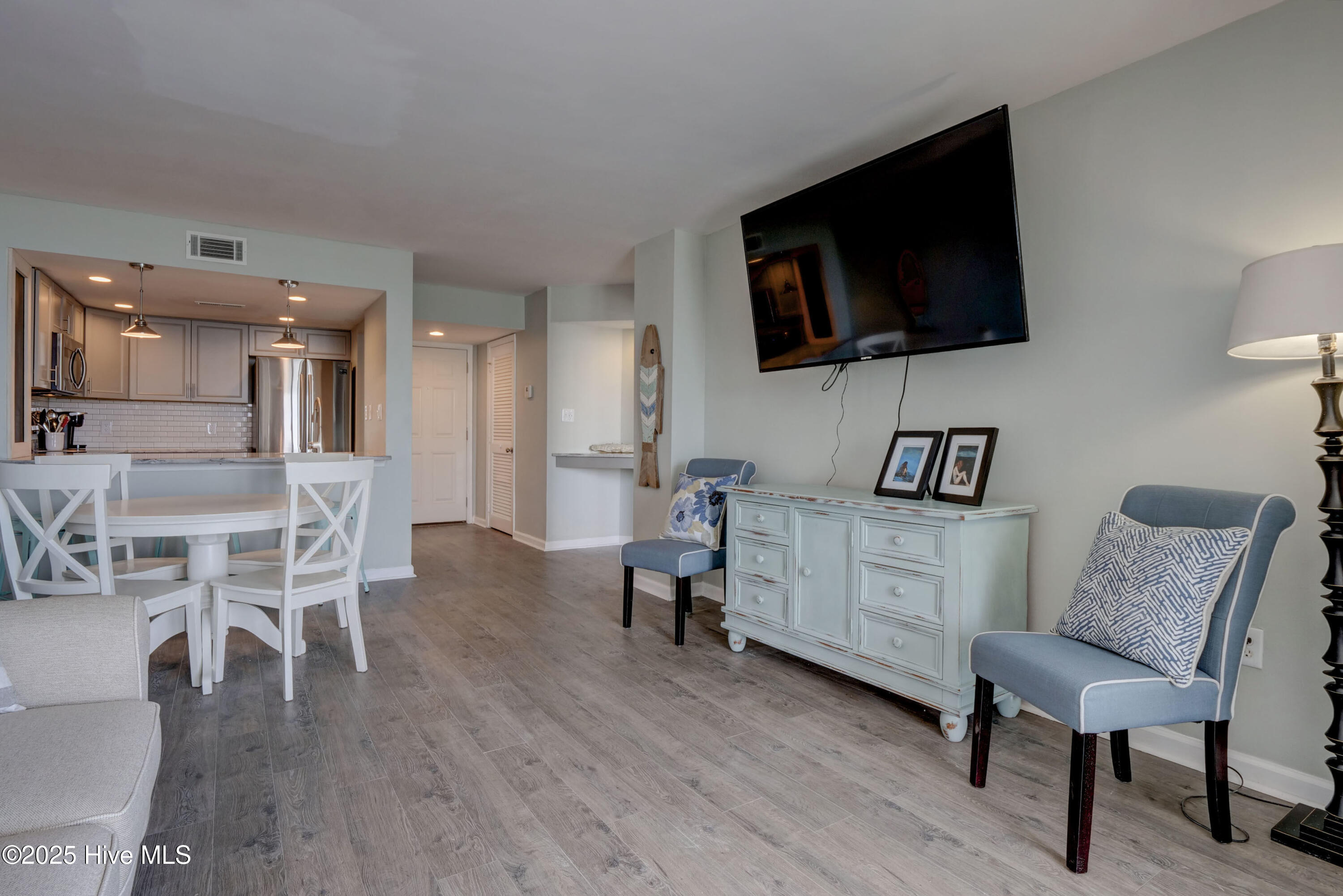 100519676 | Photo 23