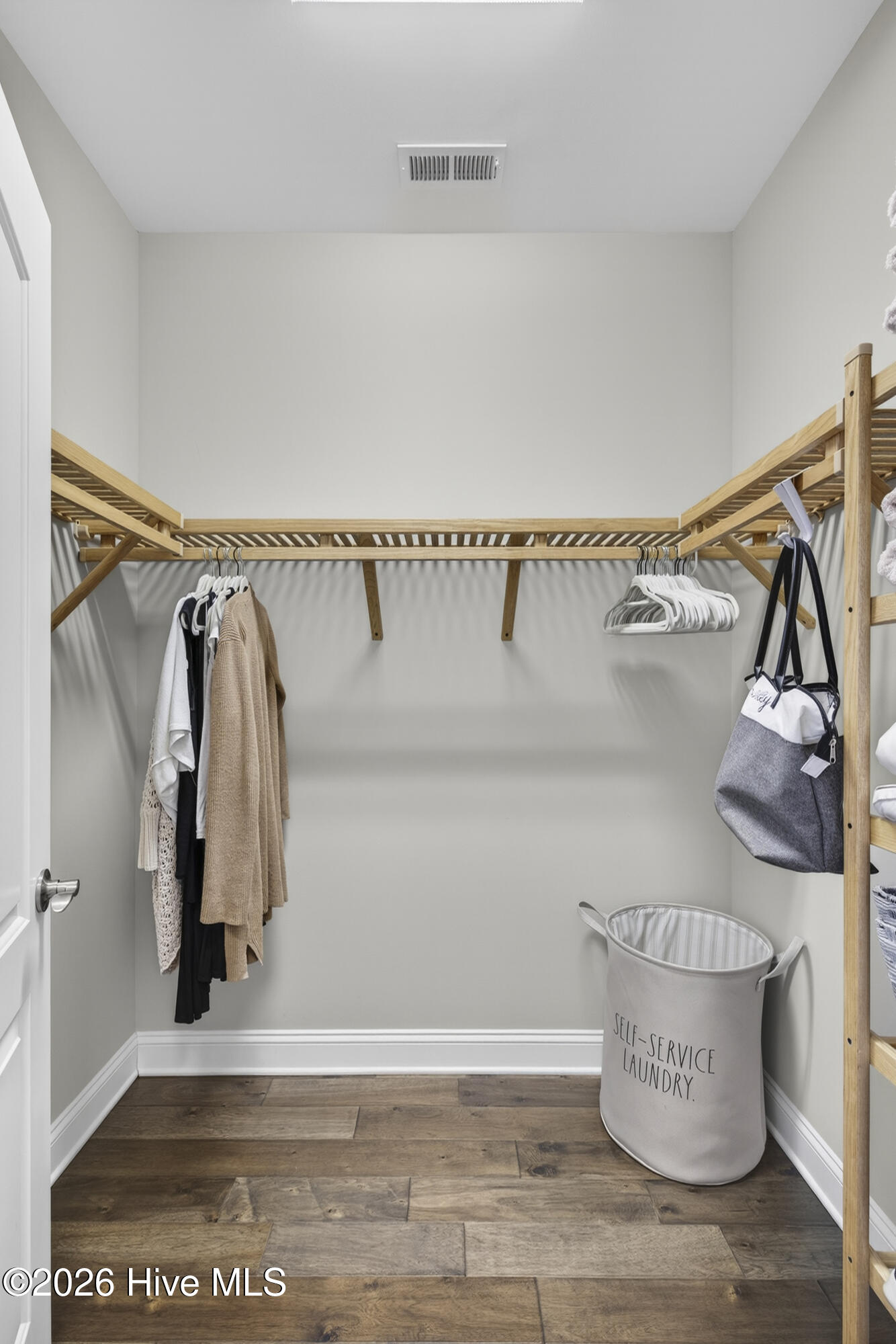 100553902 | Photo 24