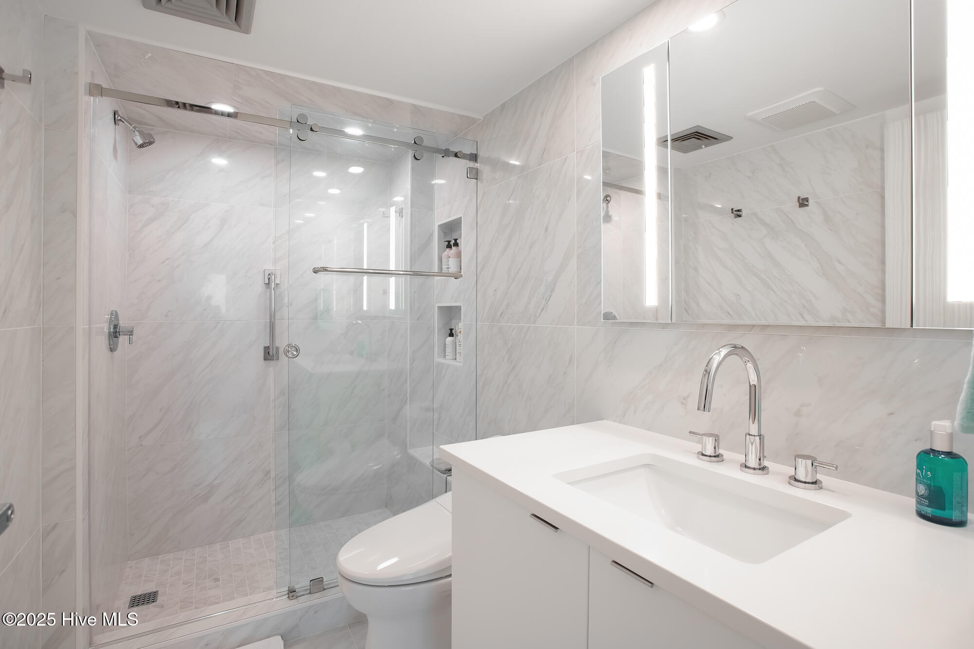 100544595 | Photo 19