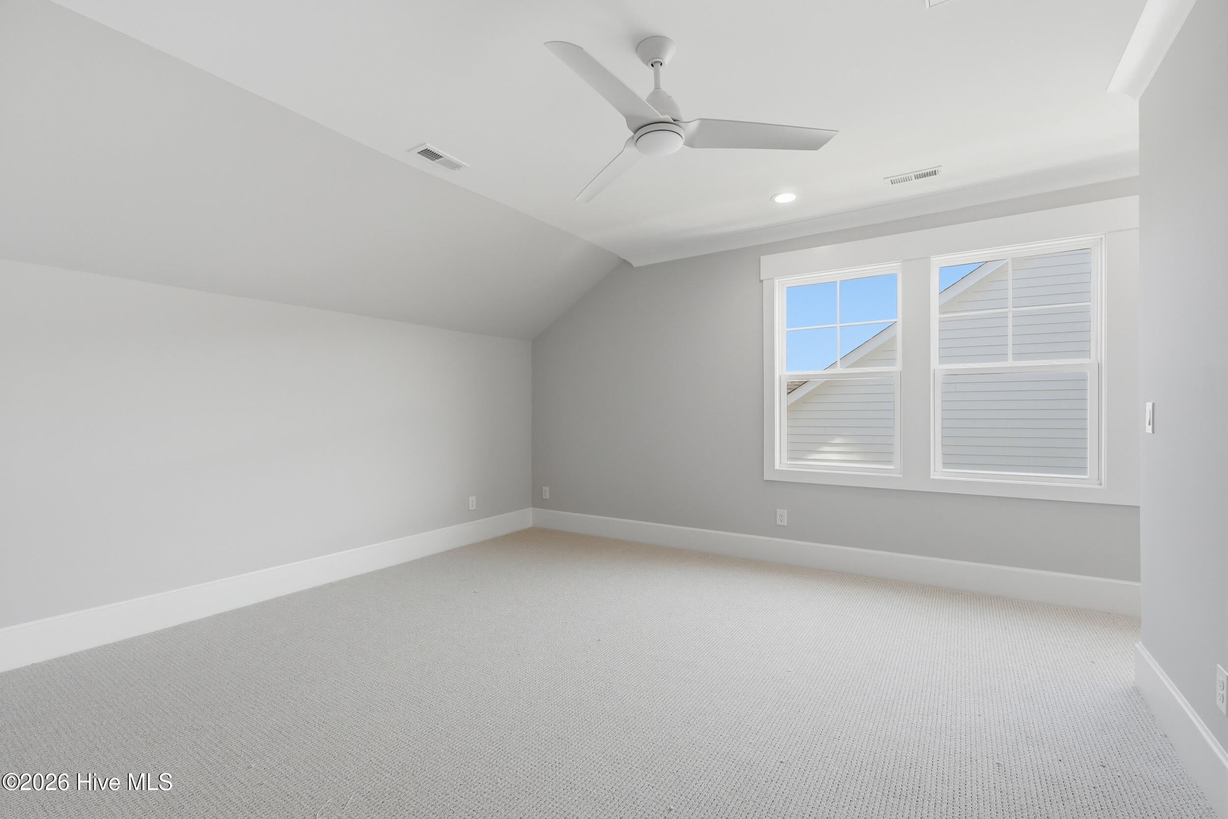 100567785 | Photo 58