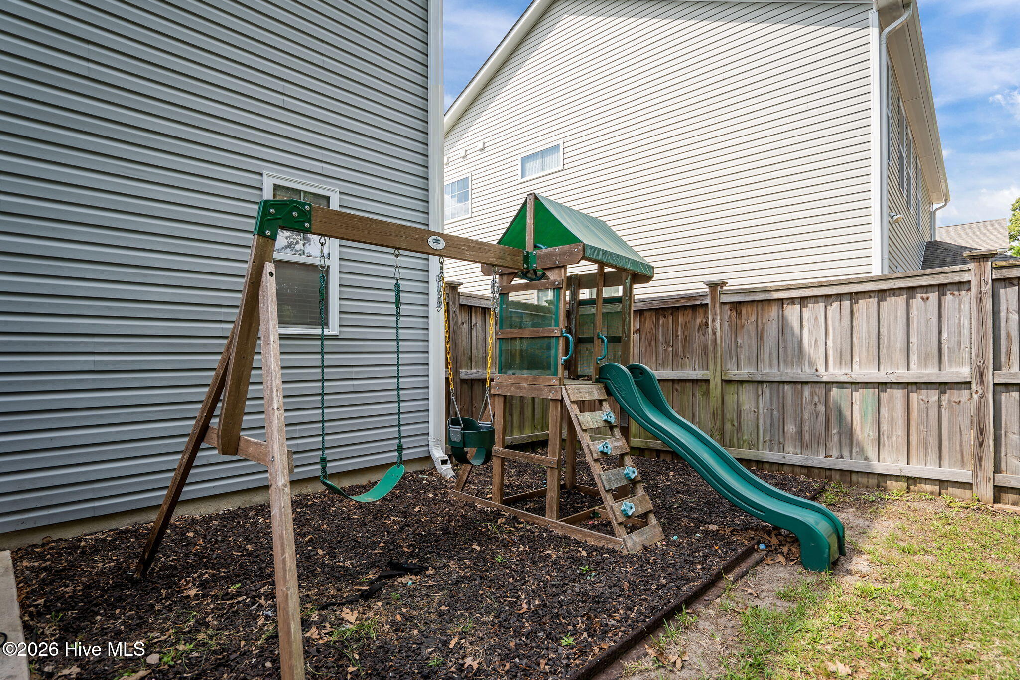 100570490 | Photo 40