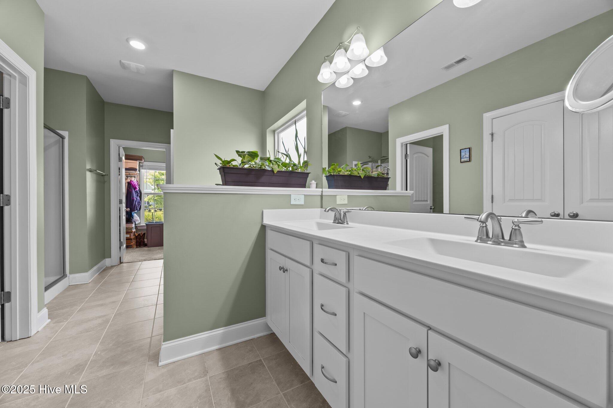 100518510 | Photo 19