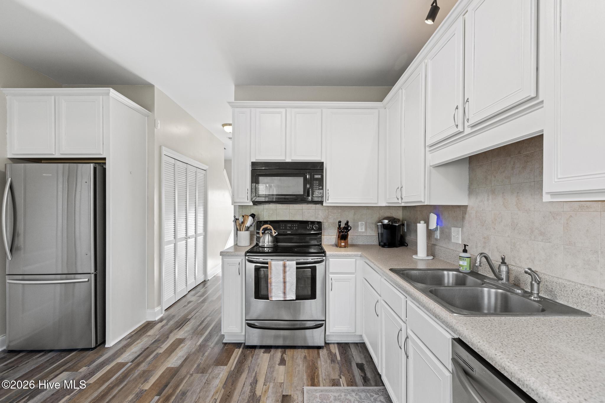 100564842 | Photo 12