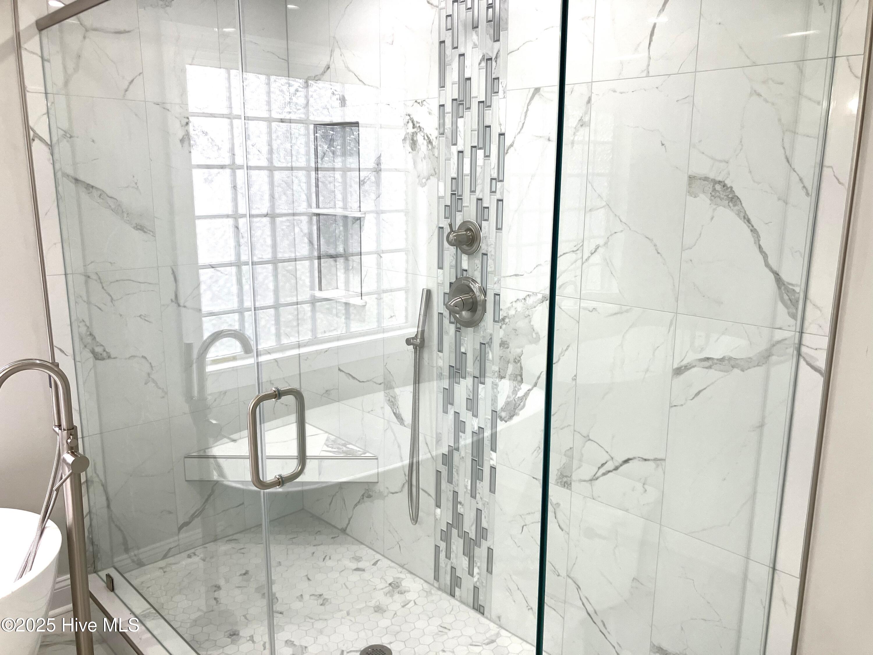 100514031 | Photo 28