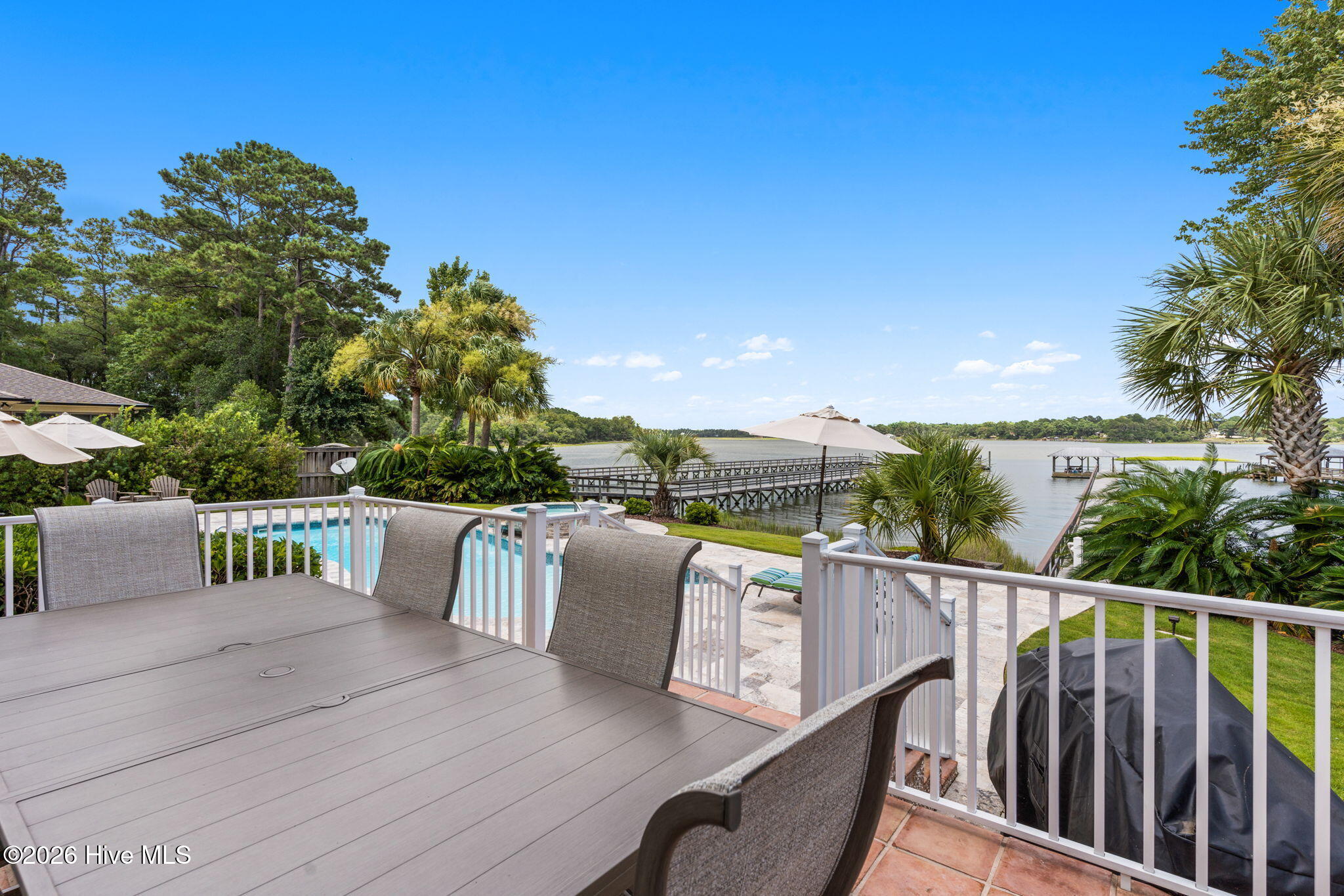 100554709 | Photo 35