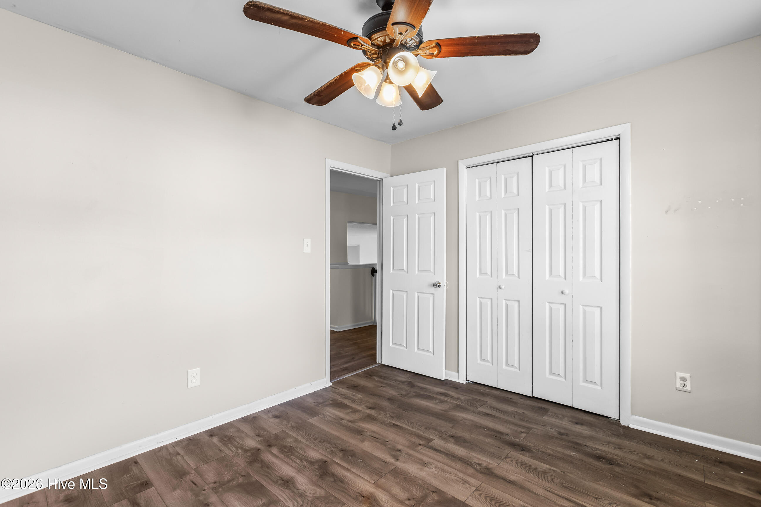 100550983 | Photo 30