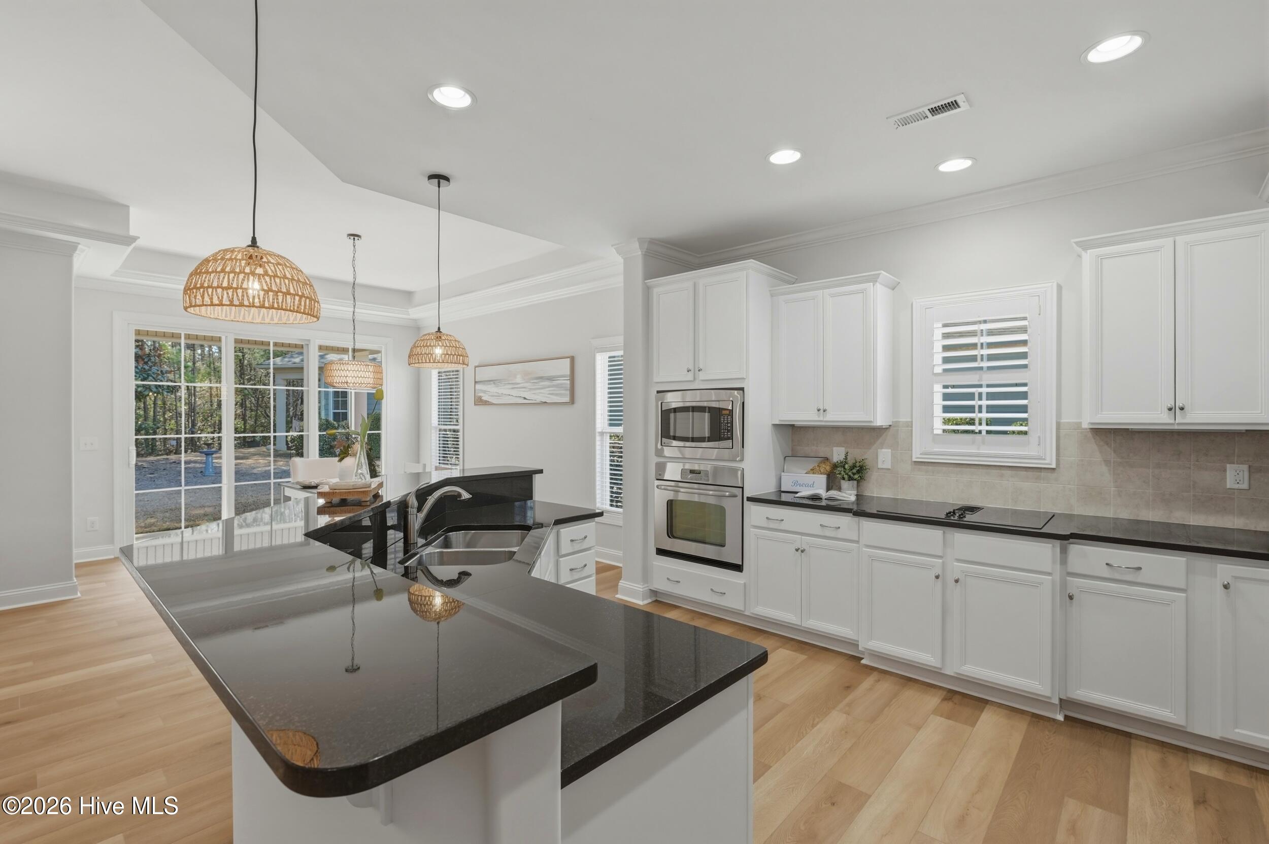 100556965 | Photo 17