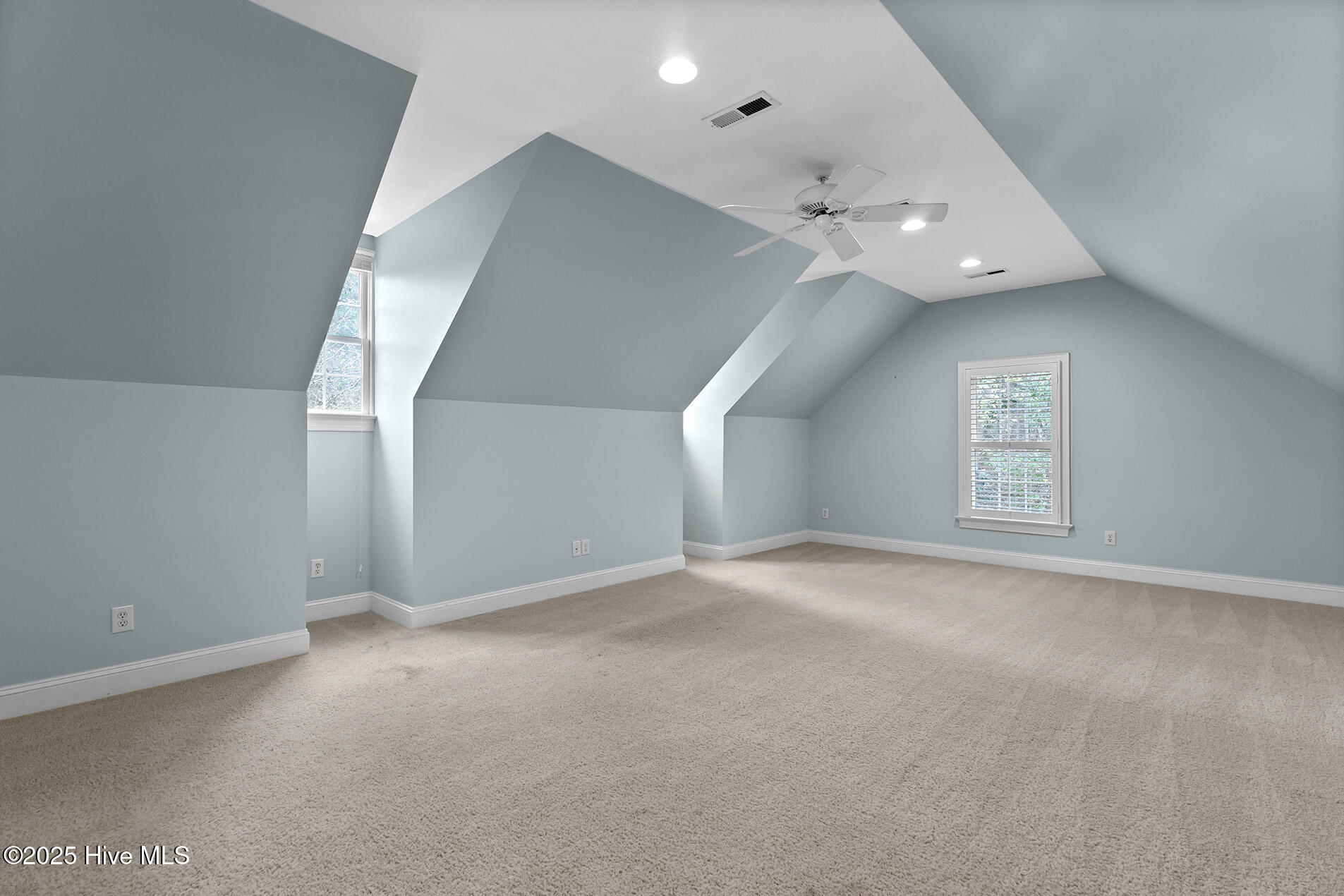 100545737 | Photo 66