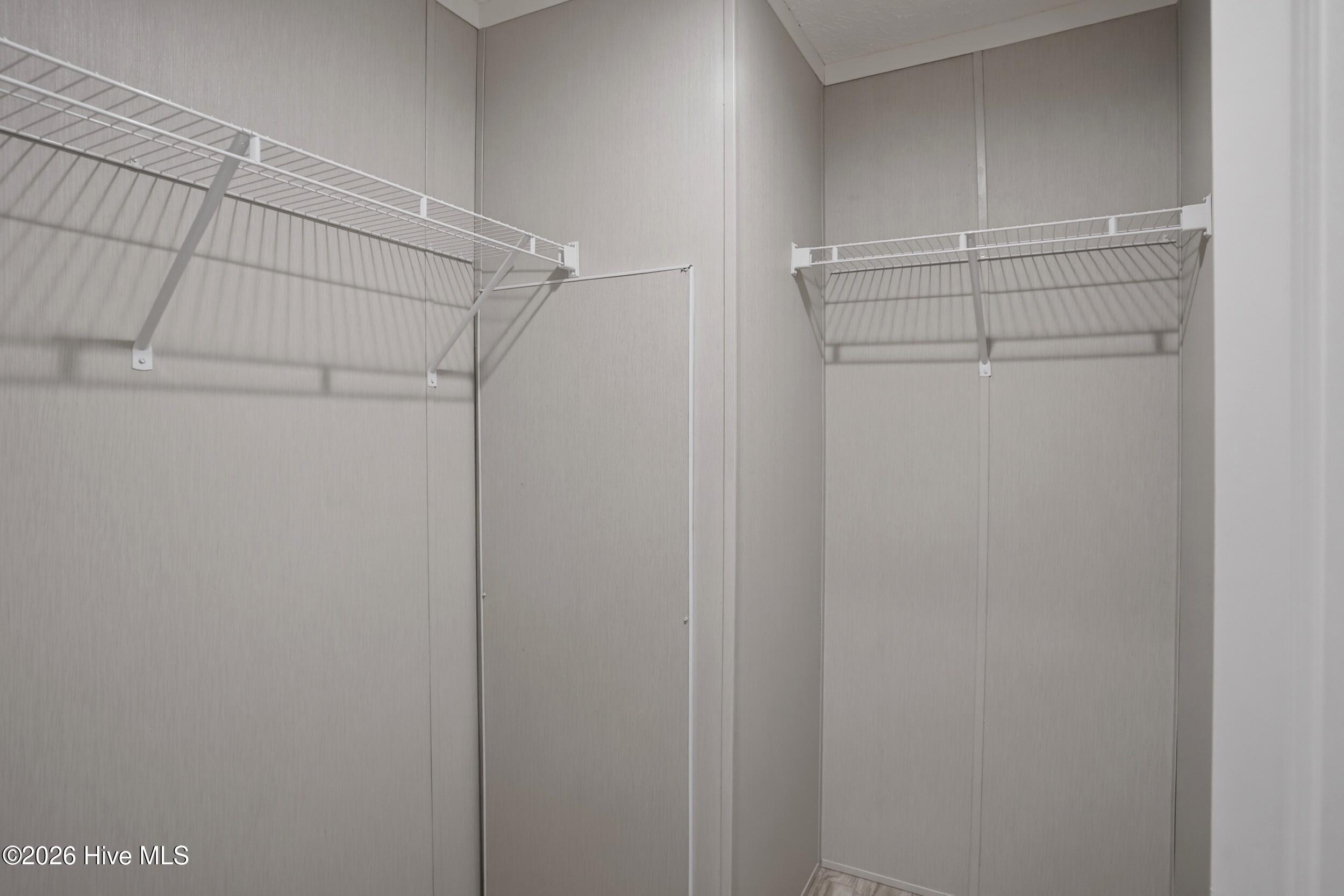 100564185 | Photo 14