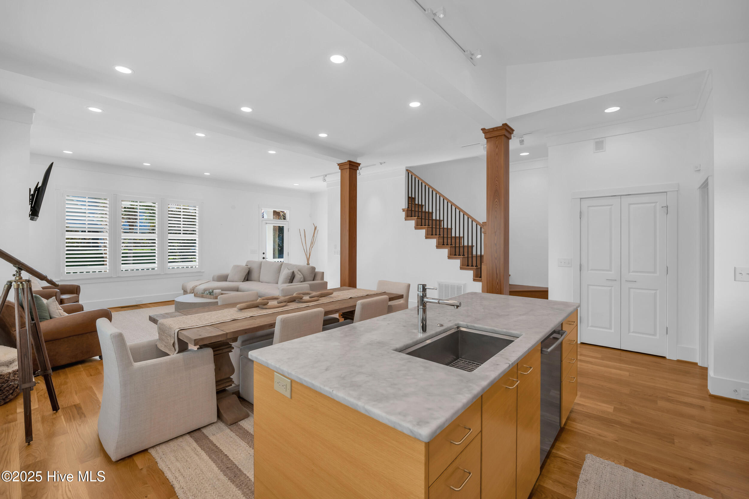 100532568 | Photo 16