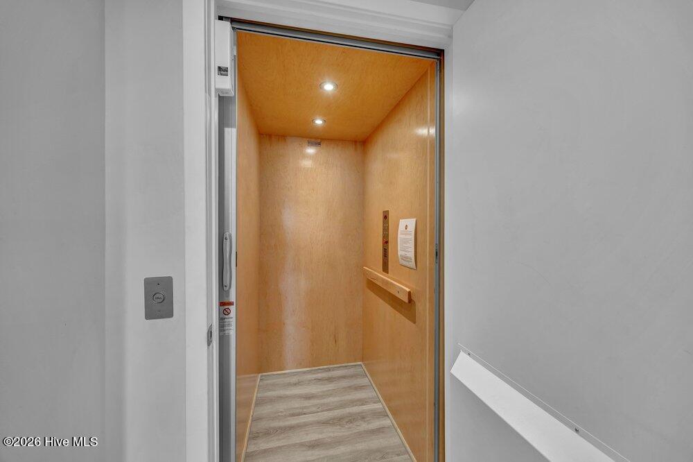 100550491 | Photo 25