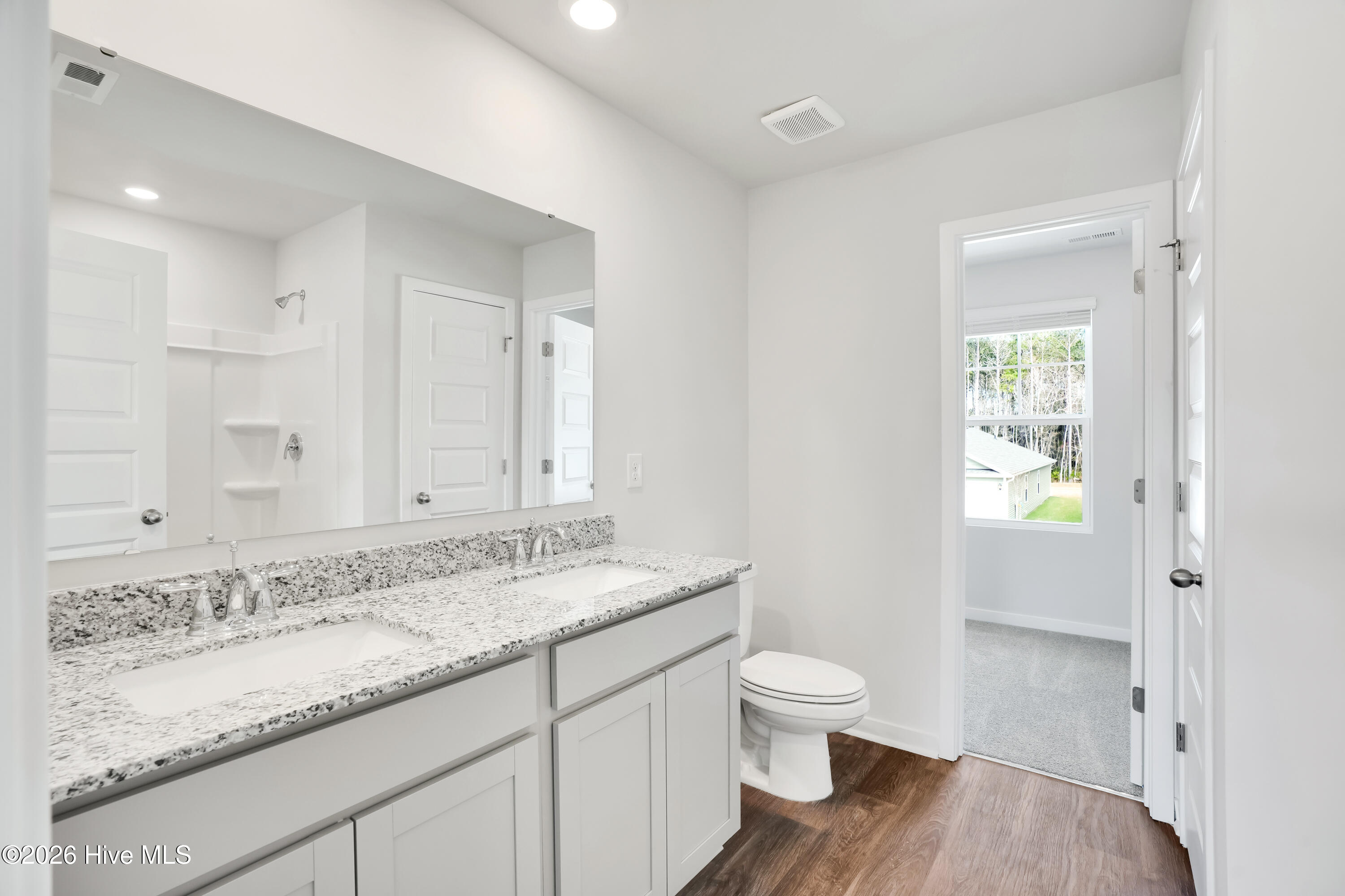 100561800 | Photo 23