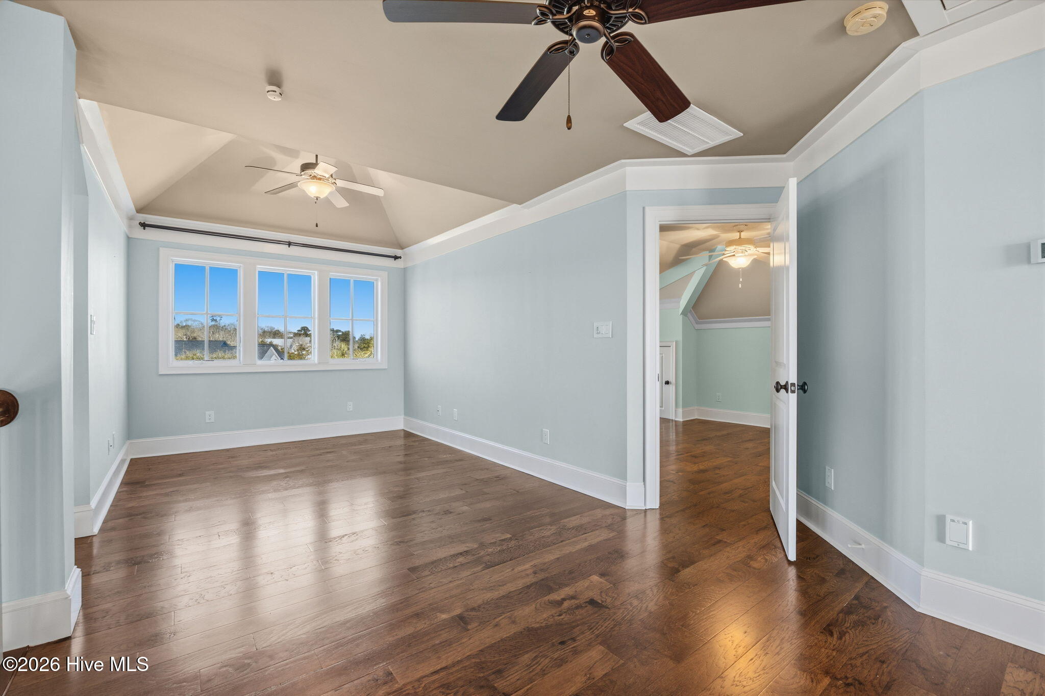 100561060 | Photo 29