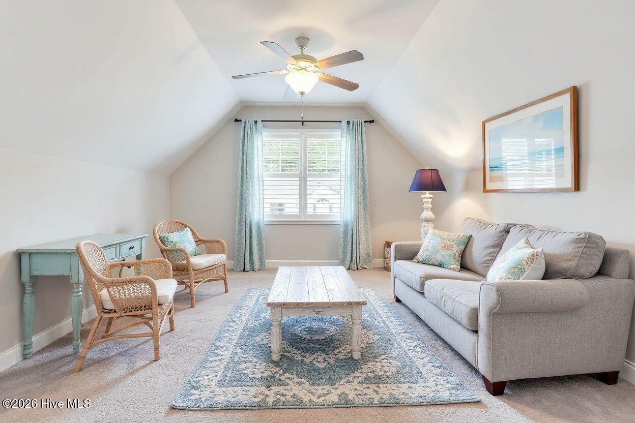 100534763 | Photo 33